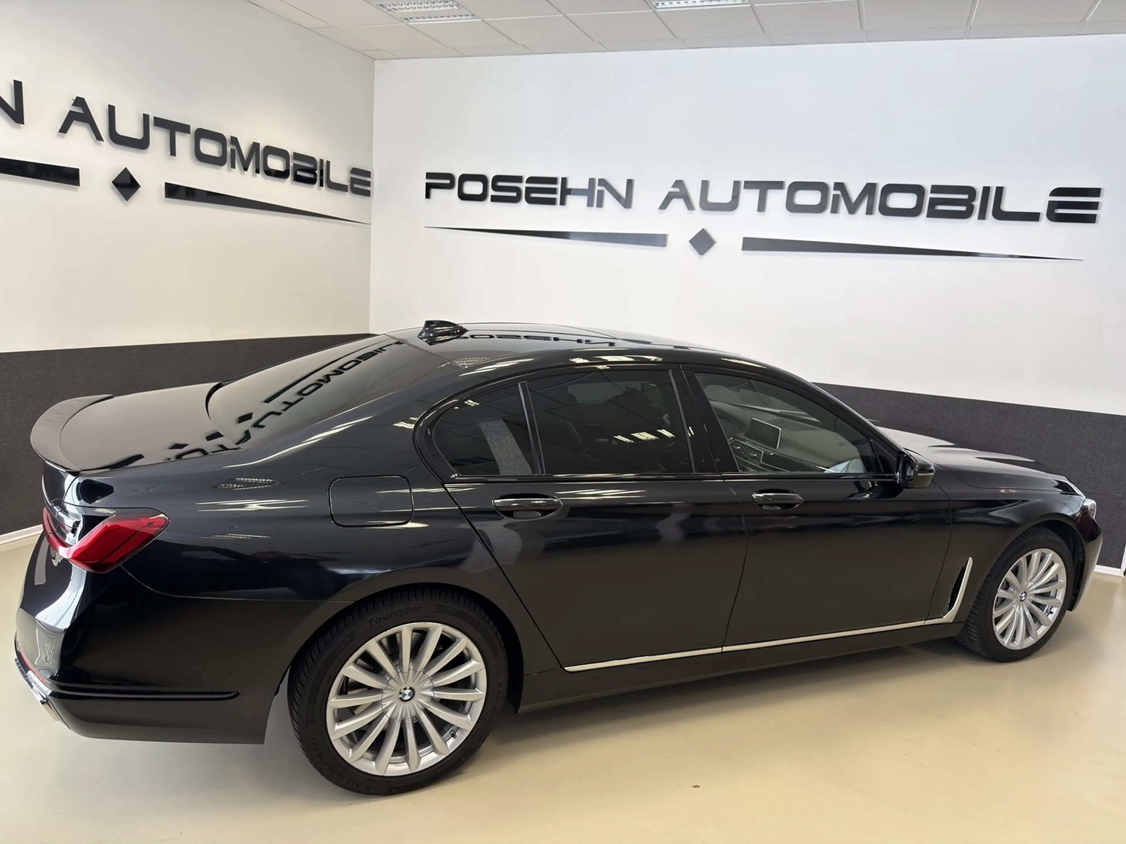 BMW 730 d xDrive AHK H&K HeadUp — photo 4