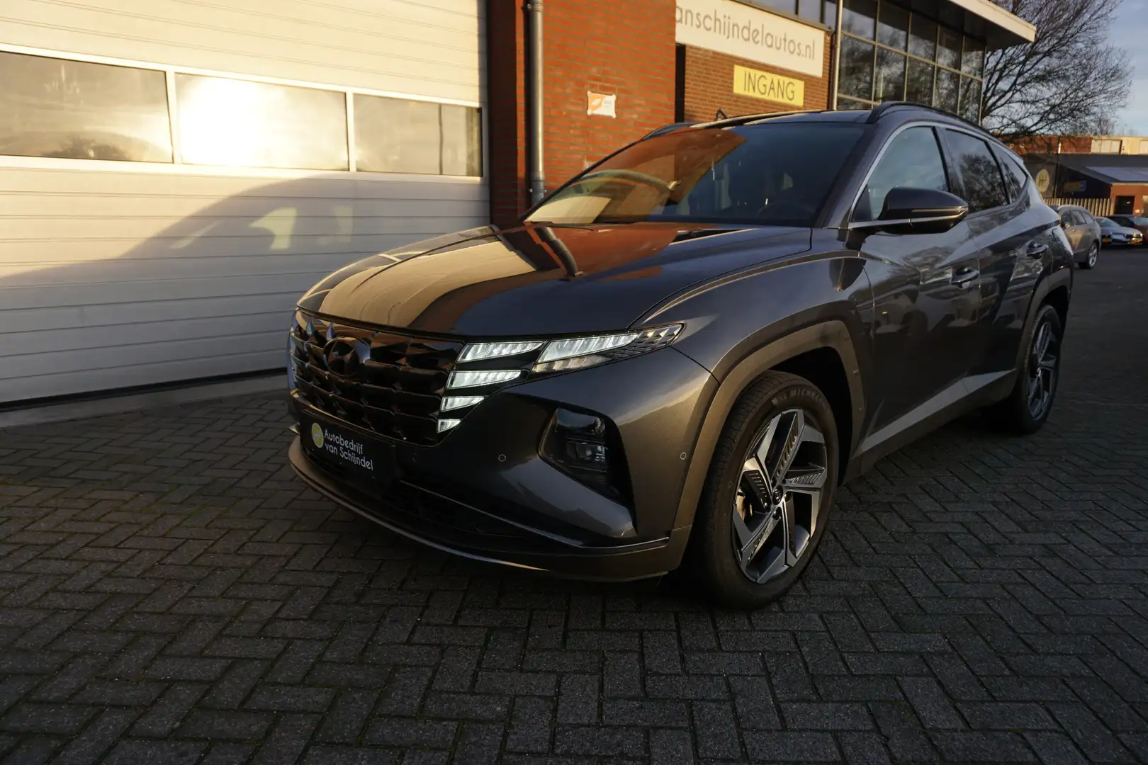 Hyundai TUCSON 1.6 T-GDI HEV PREMIUM SKY VOL LUXE KEURIGE NETTE S Gris - 2