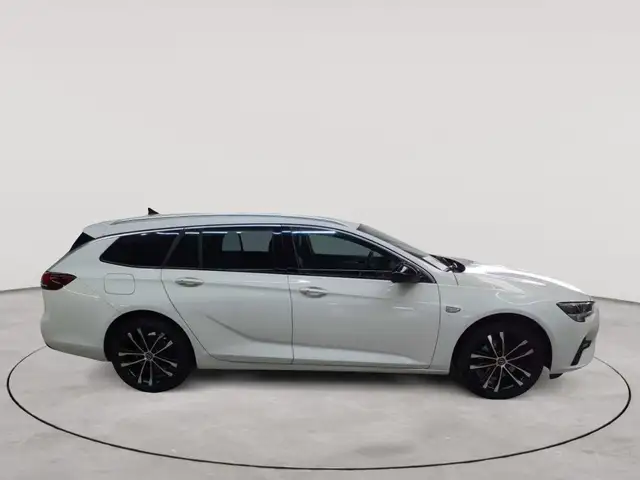 Opel Insignia view 3