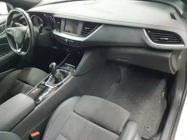 Opel Insignia view 9