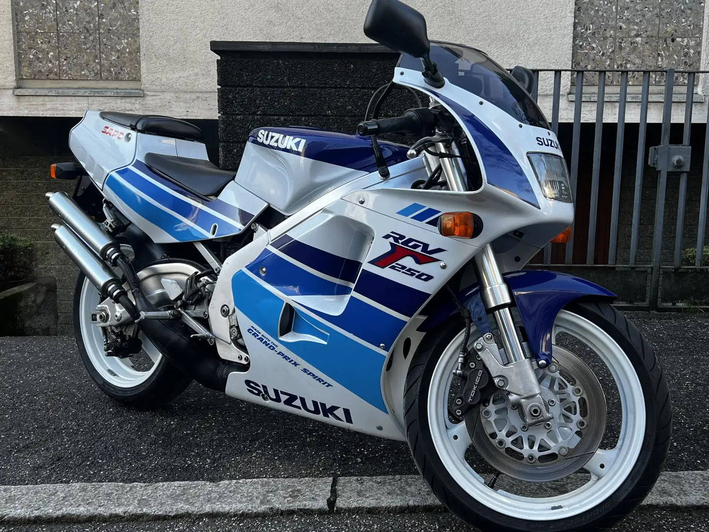 Suzuki RGV 250 VJ22 Azul - 2