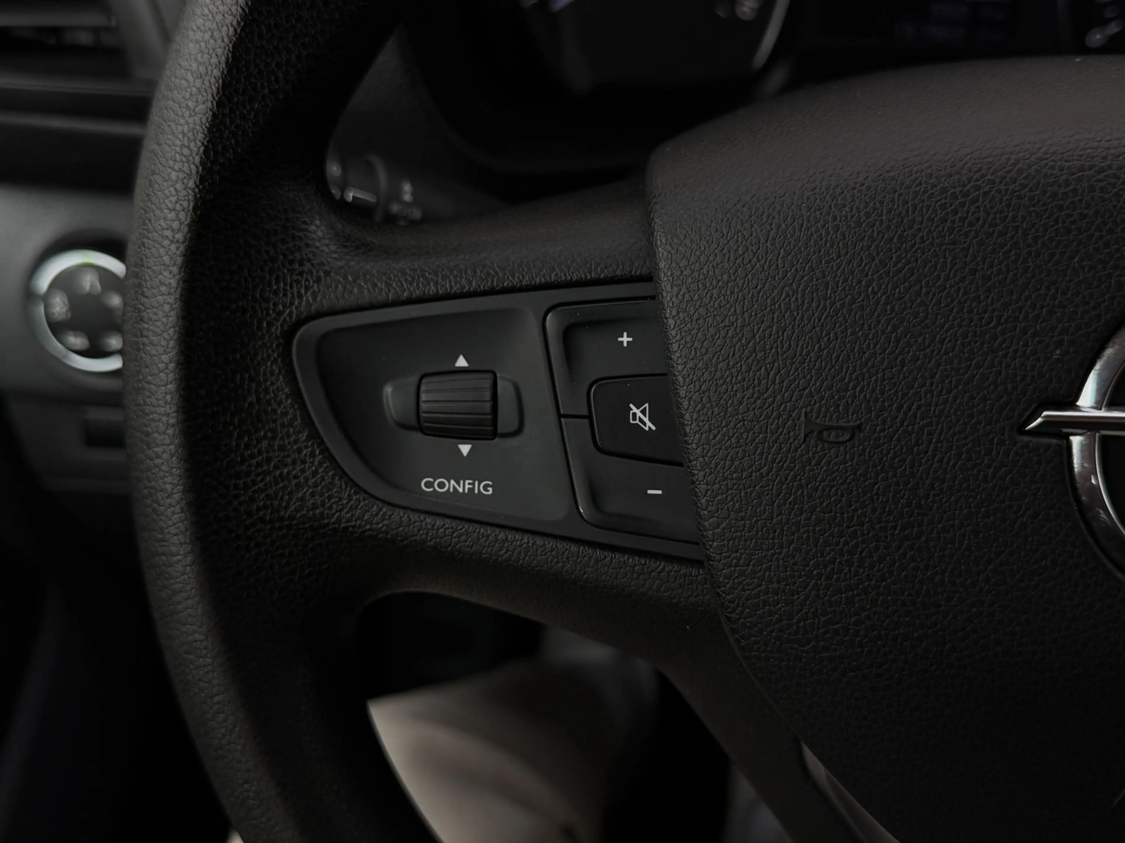 Opel Vivaro FlexSpace L (L3) DoKa 1-HAND/AHK/Regale — photo 13
