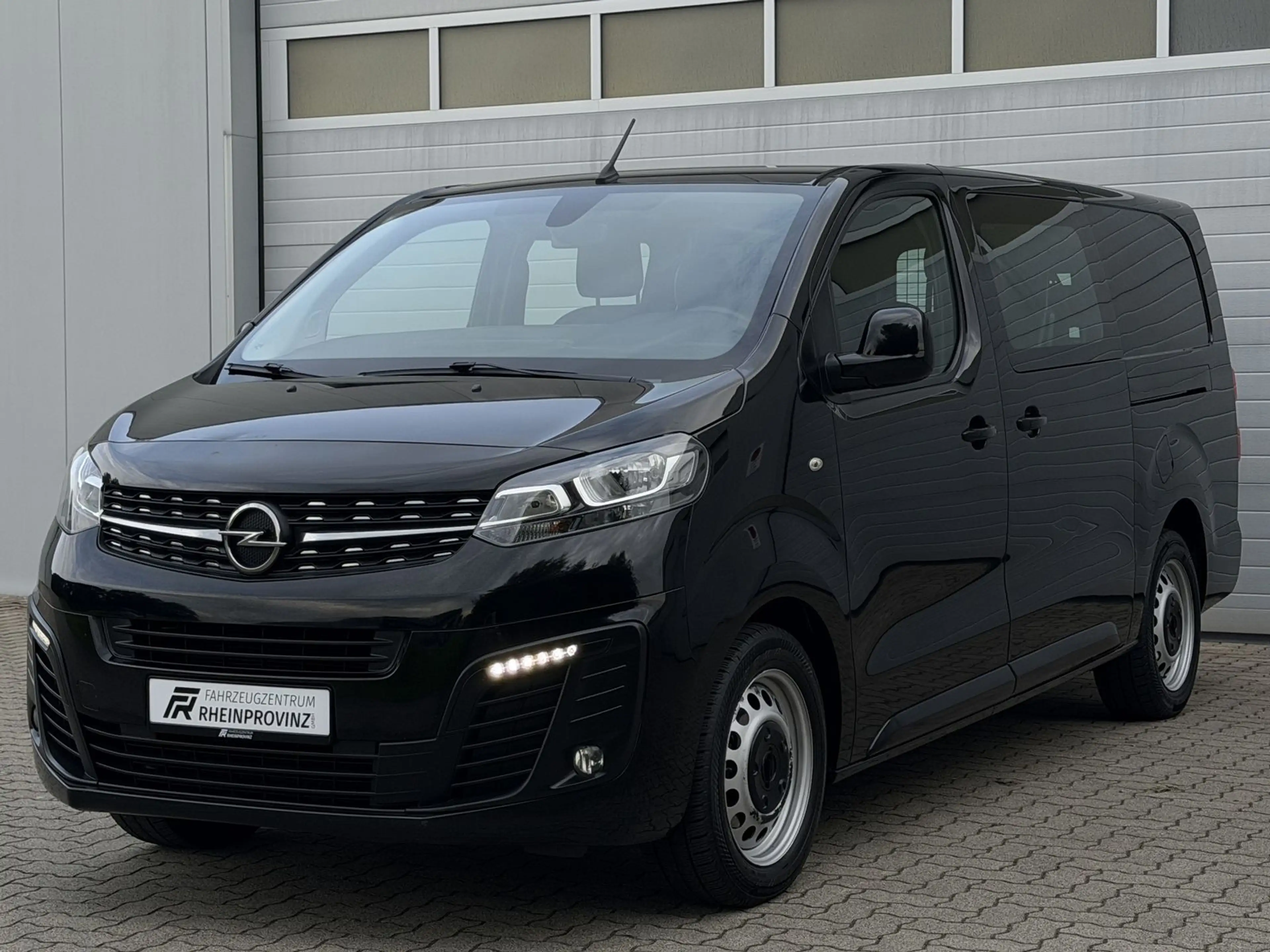 Opel Vivaro FlexSpace L (L3) DoKa 1-HAND/AHK/Regale — photo 6