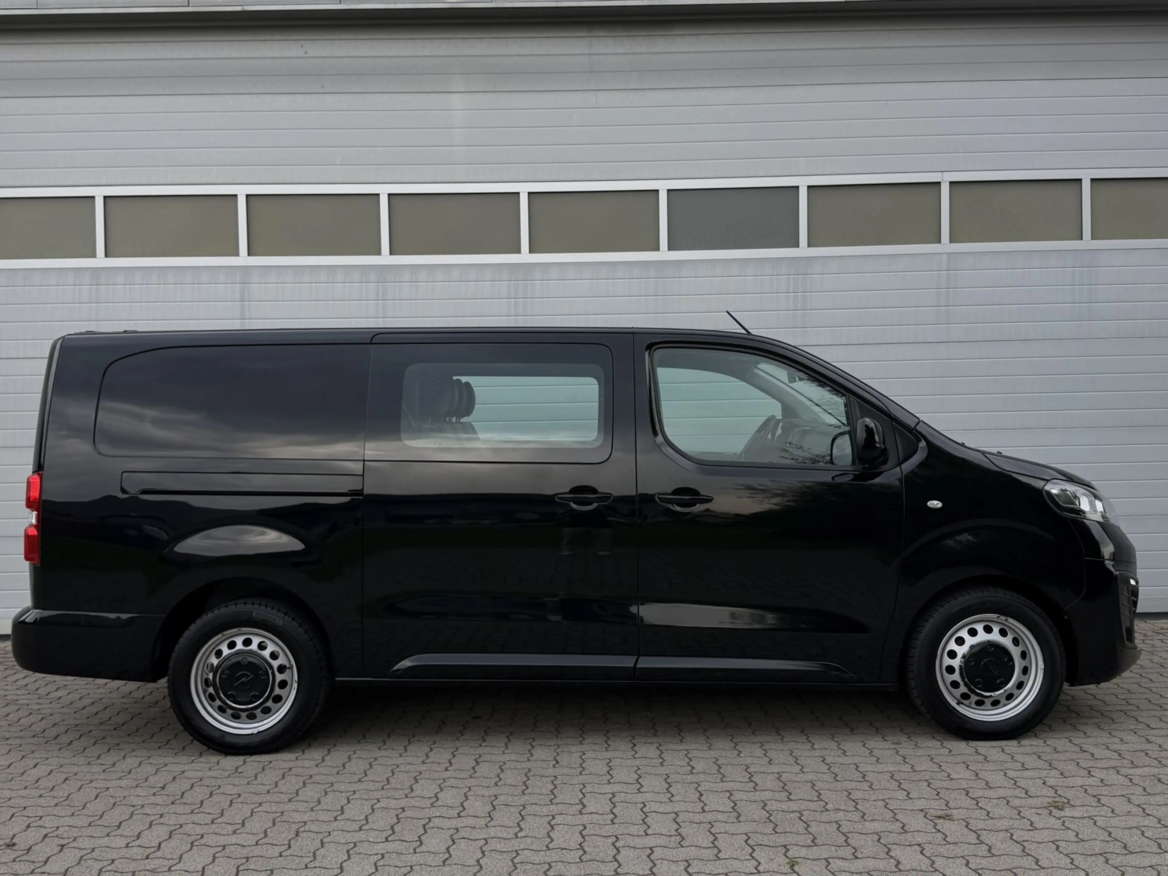 Opel Vivaro FlexSpace L (L3) DoKa 1-HAND/AHK/Regale — photo 2