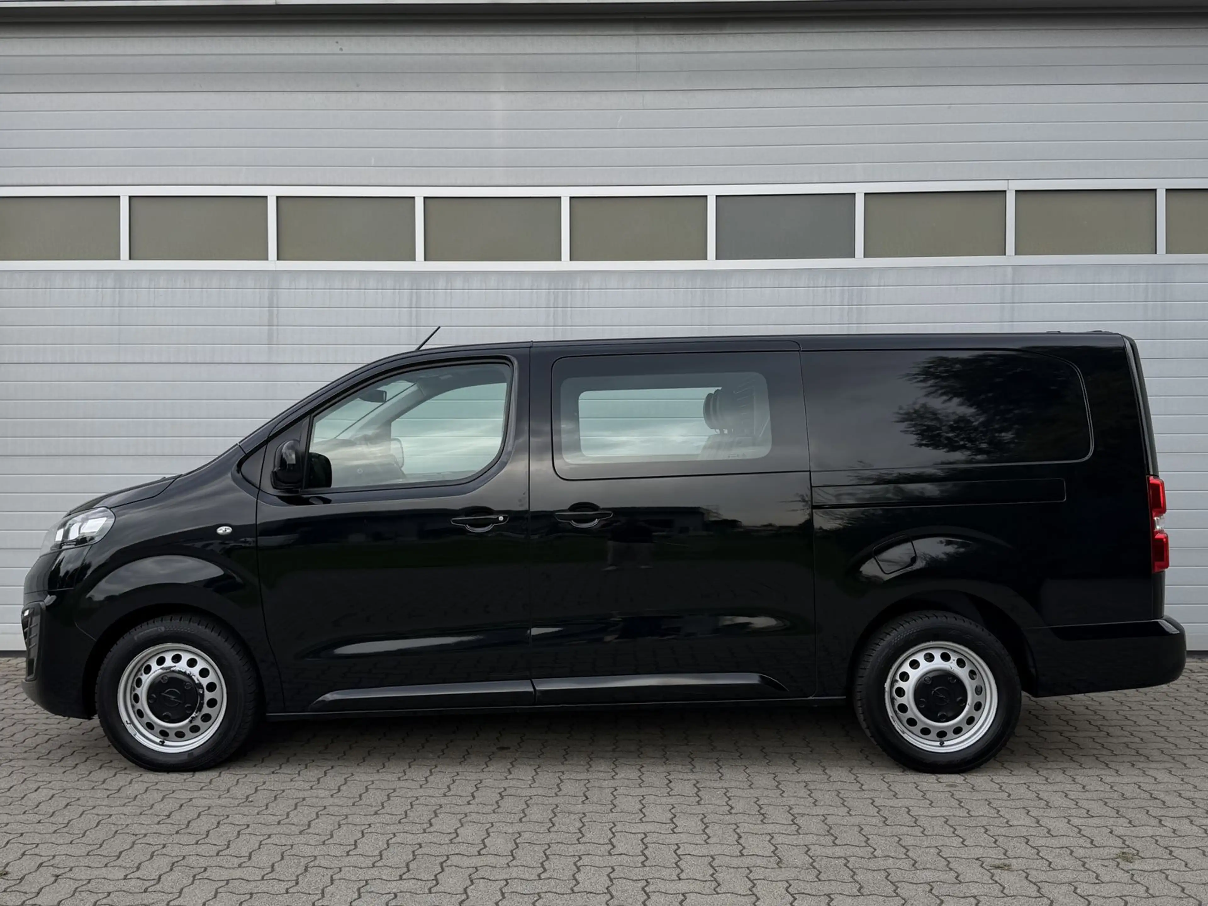 Opel Vivaro FlexSpace L (L3) DoKa 1-HAND/AHK/Regale — photo 5
