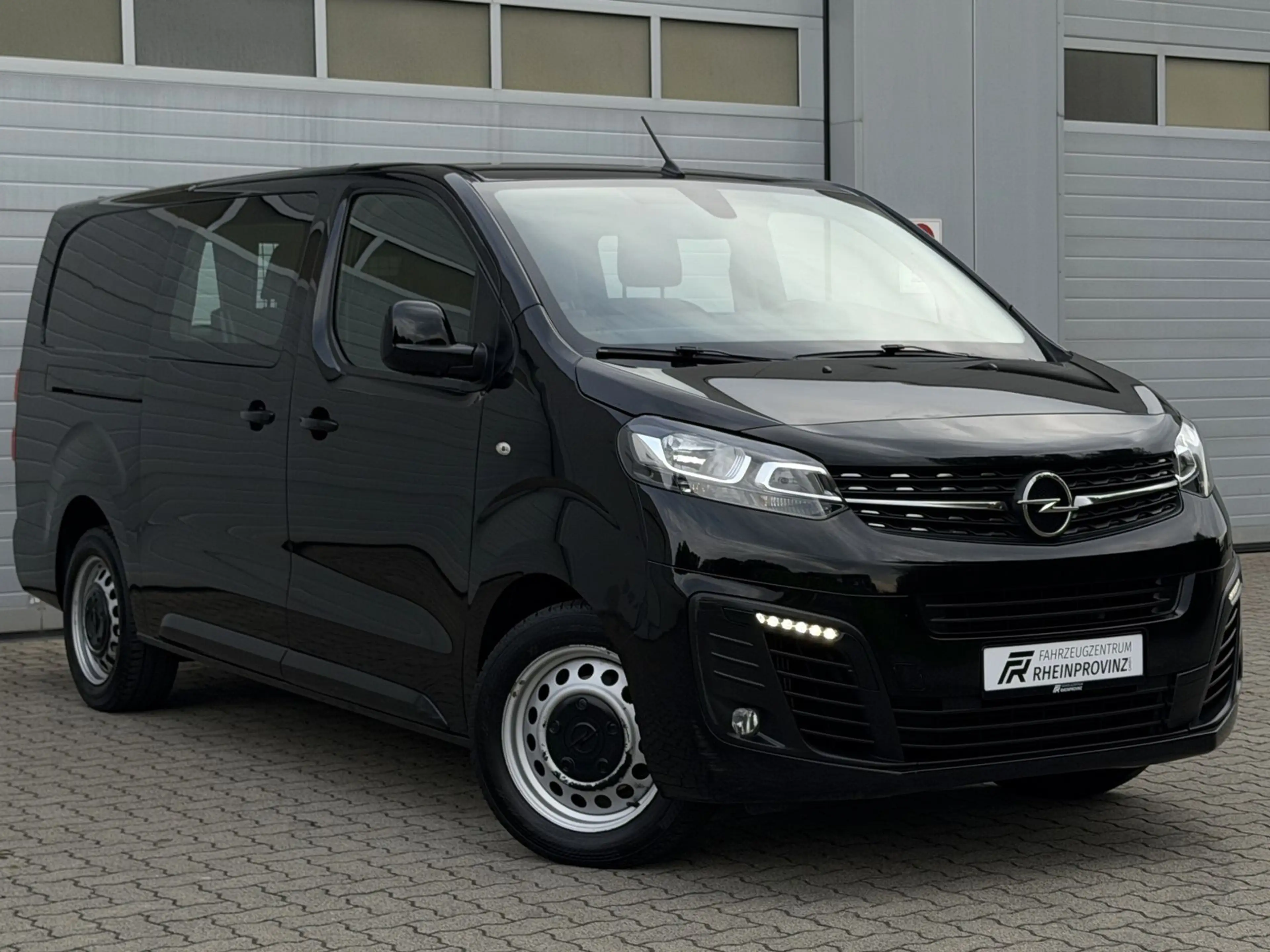 Opel Vivaro FlexSpace L (L3) DoKa 1-HAND/AHK/Regale