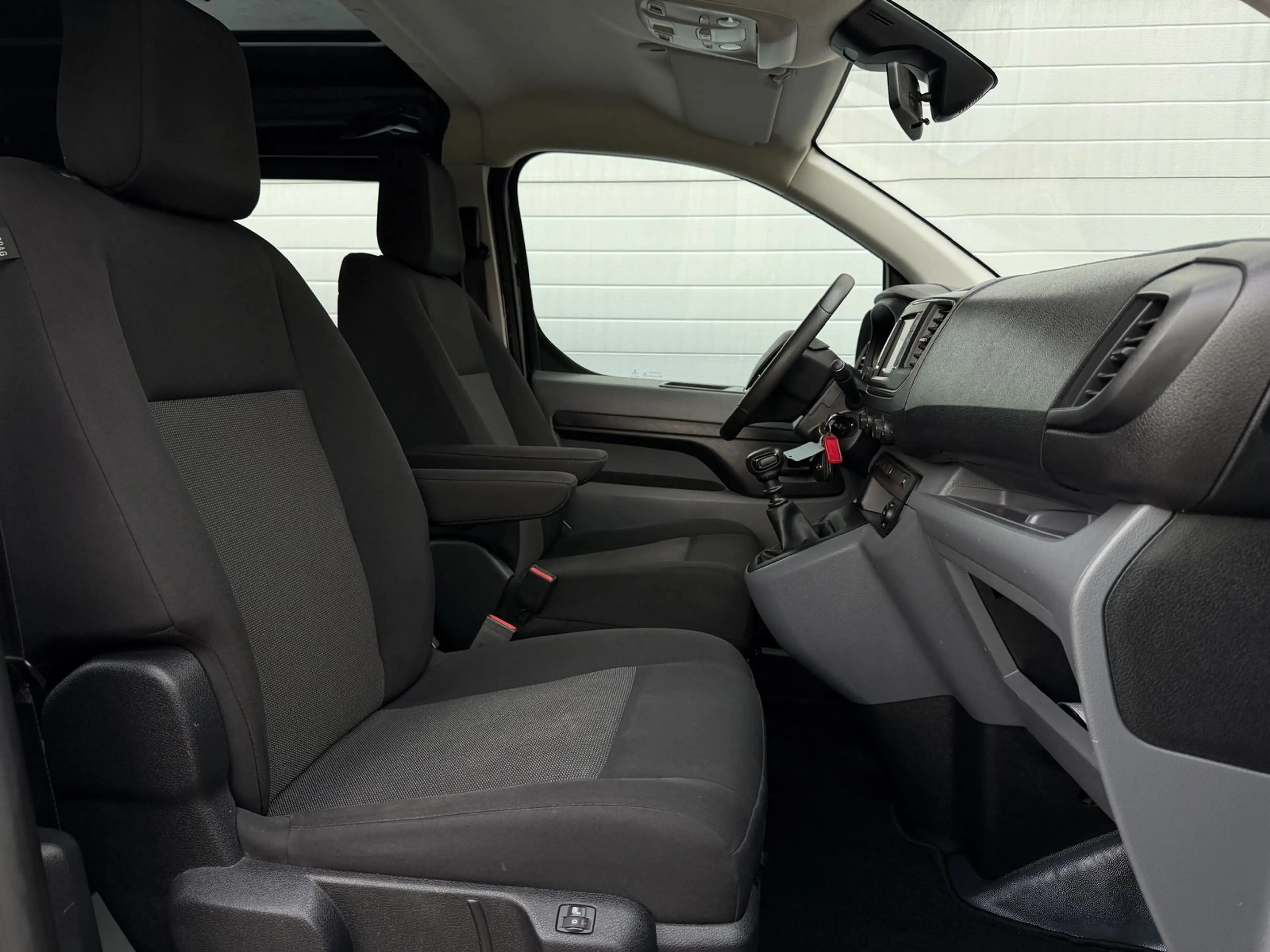 Opel Vivaro FlexSpace L (L3) DoKa 1-HAND/AHK/Regale — photo 11