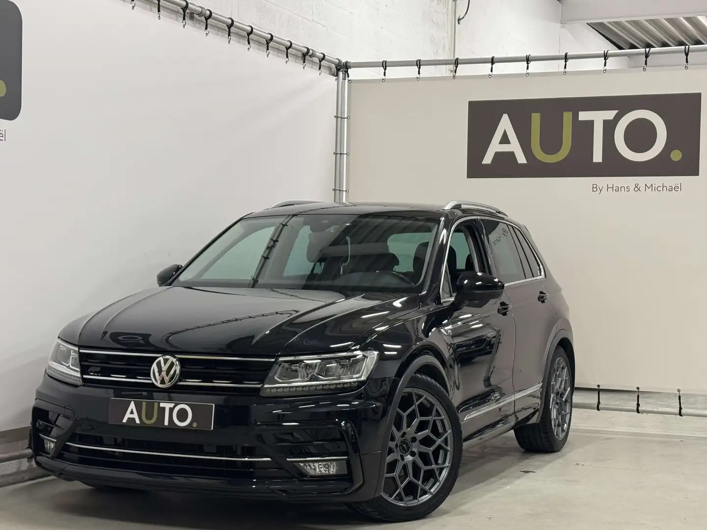Volkswagen Tiguan 2.0TDi 4-Motion R-Line DSG *CAMERA*CARPLAY* Noir - 1