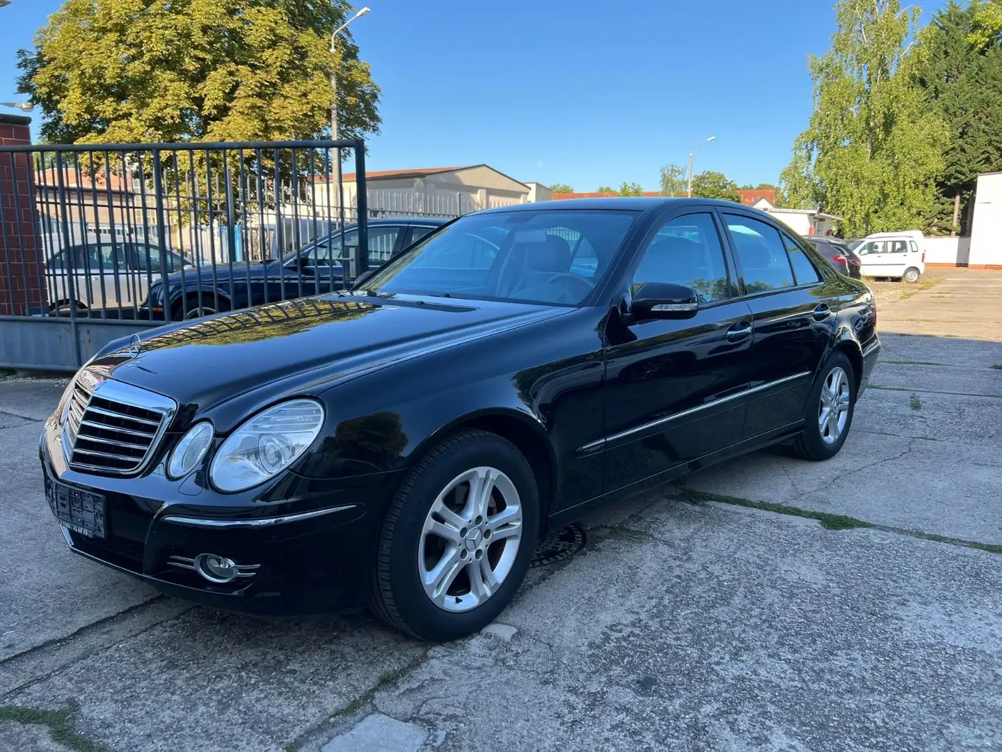 Mercedes-Benz E 200 Kompressor, Avantgarde, 1. HAND, TÜV NEU Nero - 2