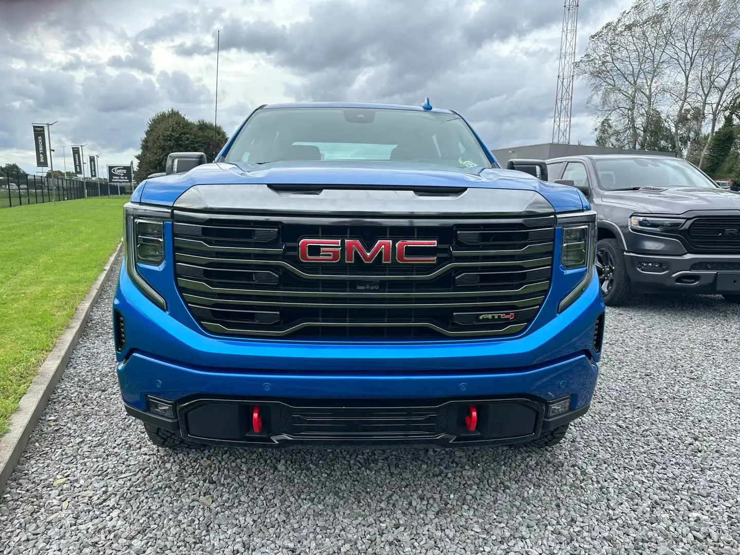 GMC Sierra AT4 Package 6.2L V8 €77900 Netto Blue - 2