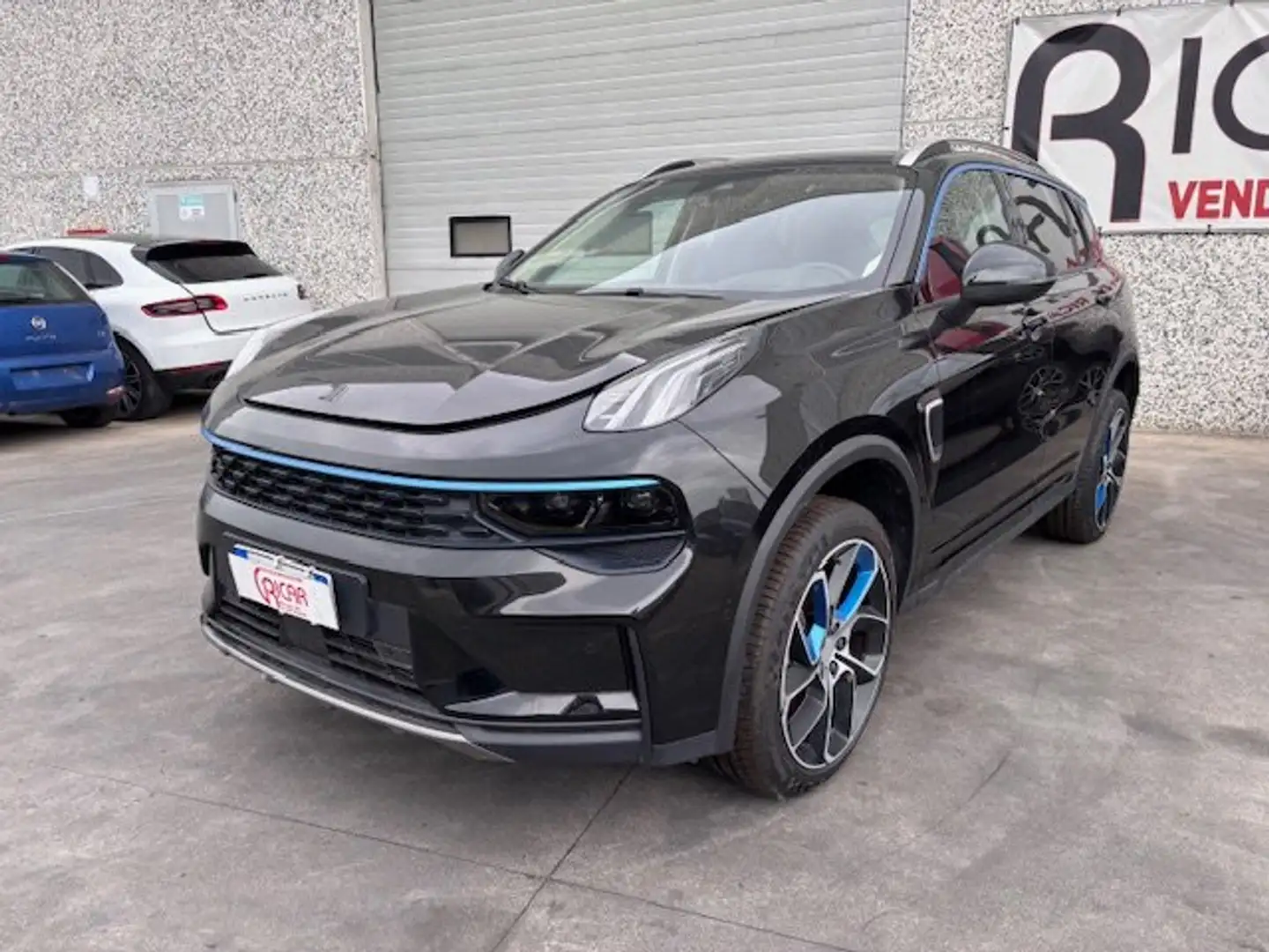 Lynk & Co 01 01 1.5 td phev auto Schwarz - 2