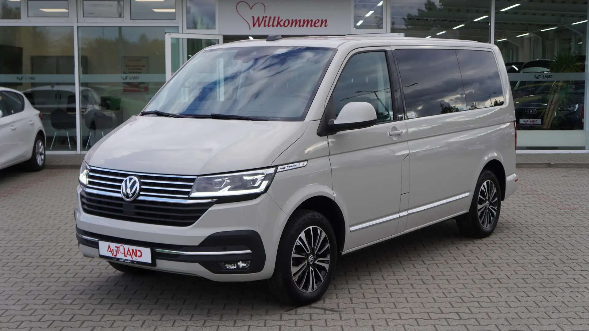 Volkswagen T6 Multivan T6.1 2.0 TDI Multivan Generation Six VC LED ACC Grijs - 2