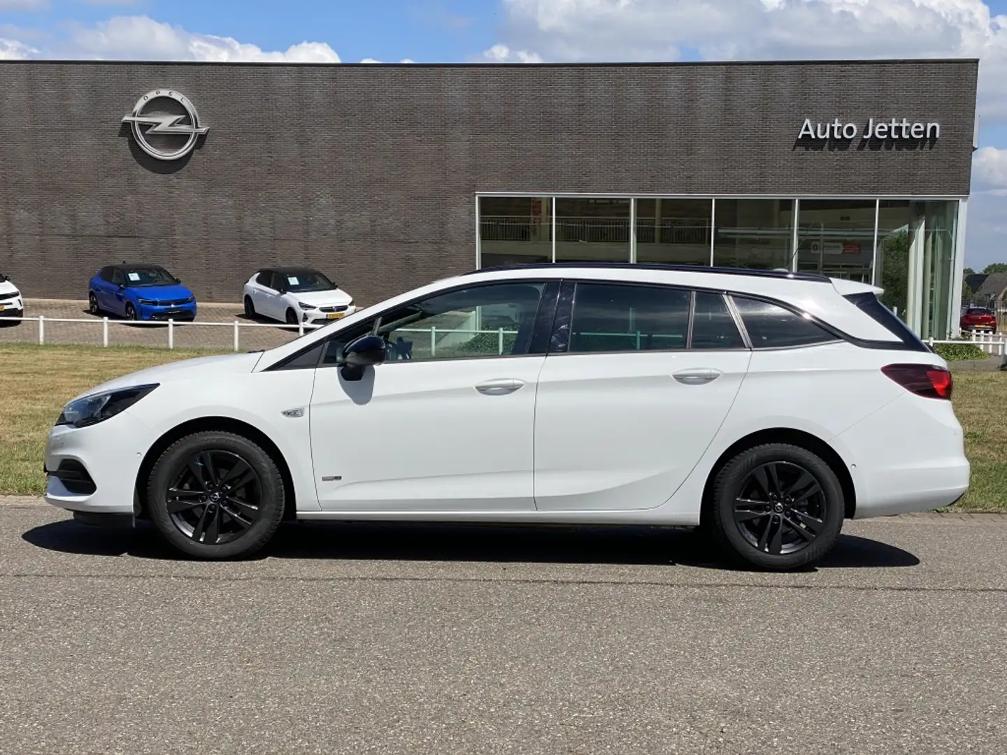 Opel Astra Sports Tourer 1.2 Design & Tech #RIJKLAAR# | Navi Wit - 2