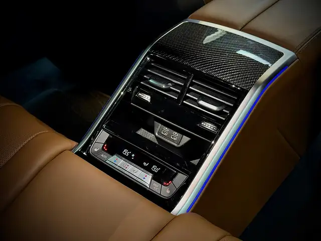 BMW M8 view 27