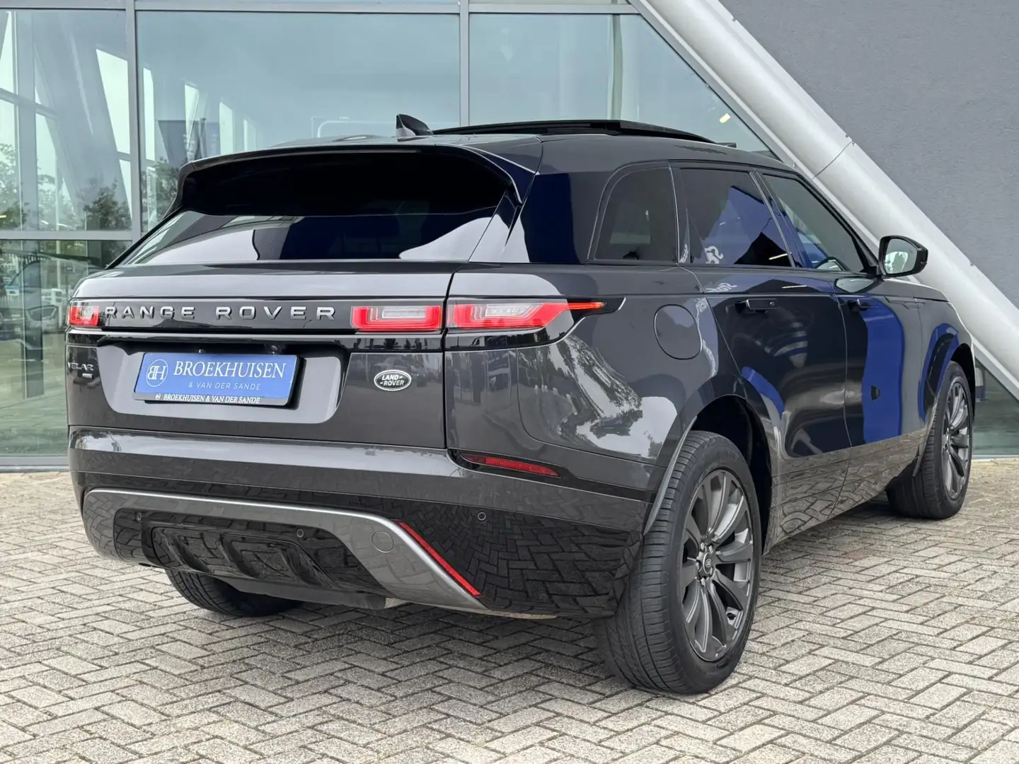 Land Rover Range Rover Velar 2.0 Plug in Hybride 400e R-Dynamic SE 405pk Panora Grijs - 2