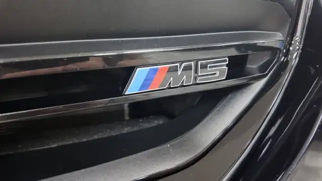 BMW M5 view 9