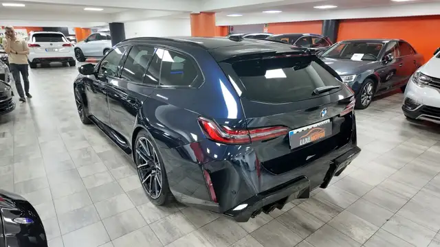 BMW M5 view 4