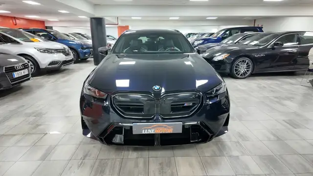 BMW M5 view 2