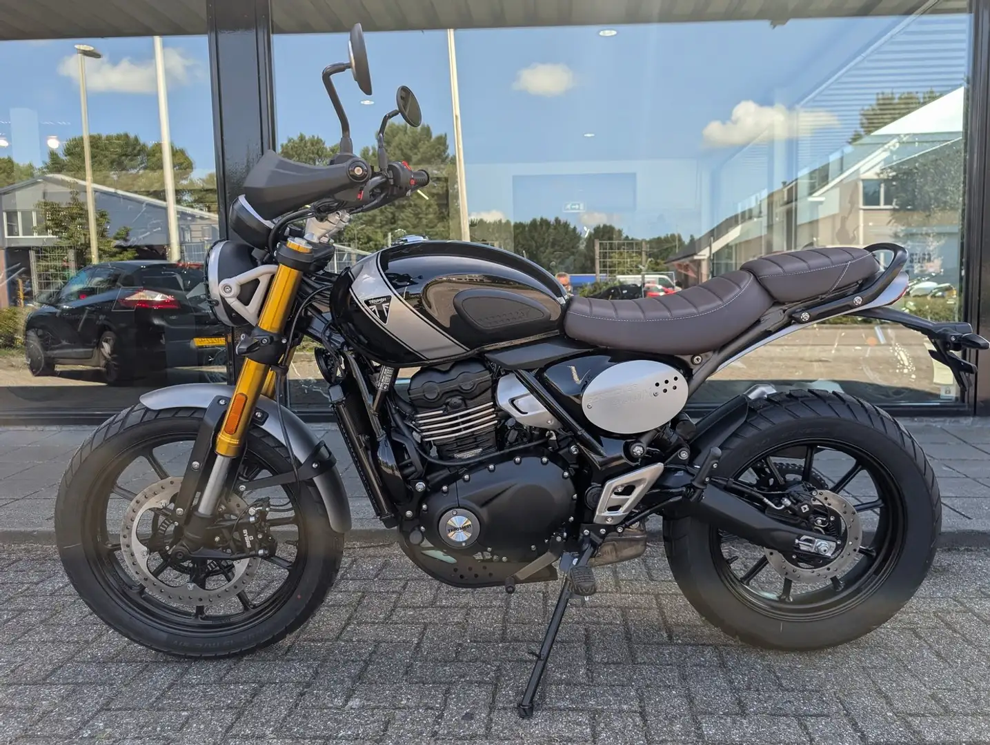 Triumph Scrambler 400 X Nu met 350,- accessoires! Zwart - 2