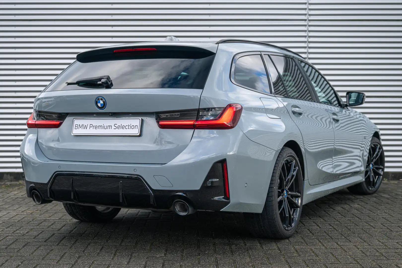 BMW 320 3 Serie Touring 320e M Sport Automaat / Sportstoel Gris - 2