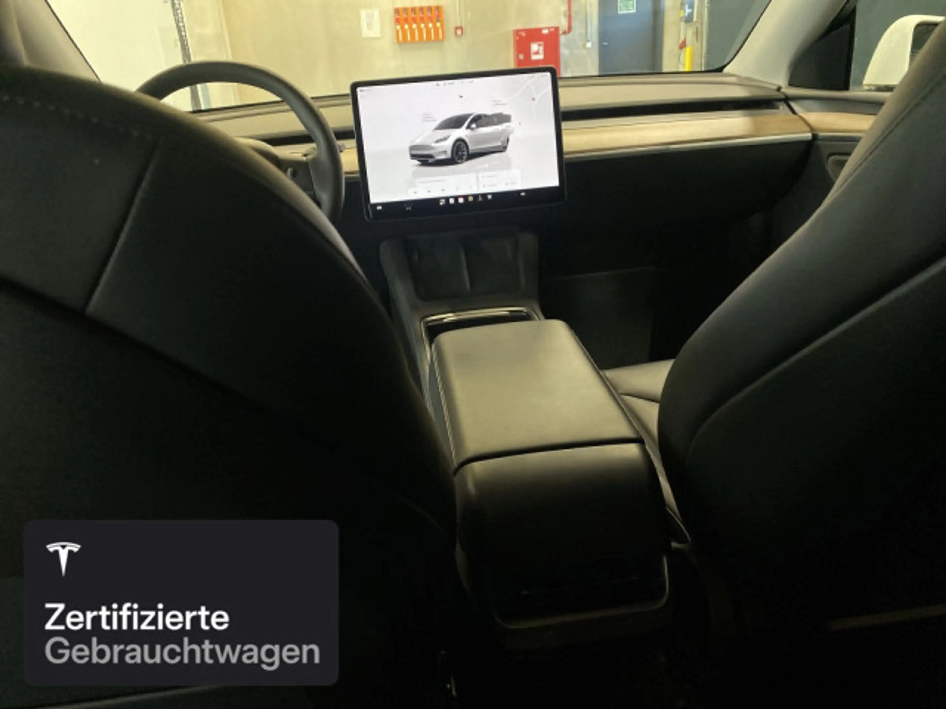 Tesla Model Y Long Range AWD — photo 13
