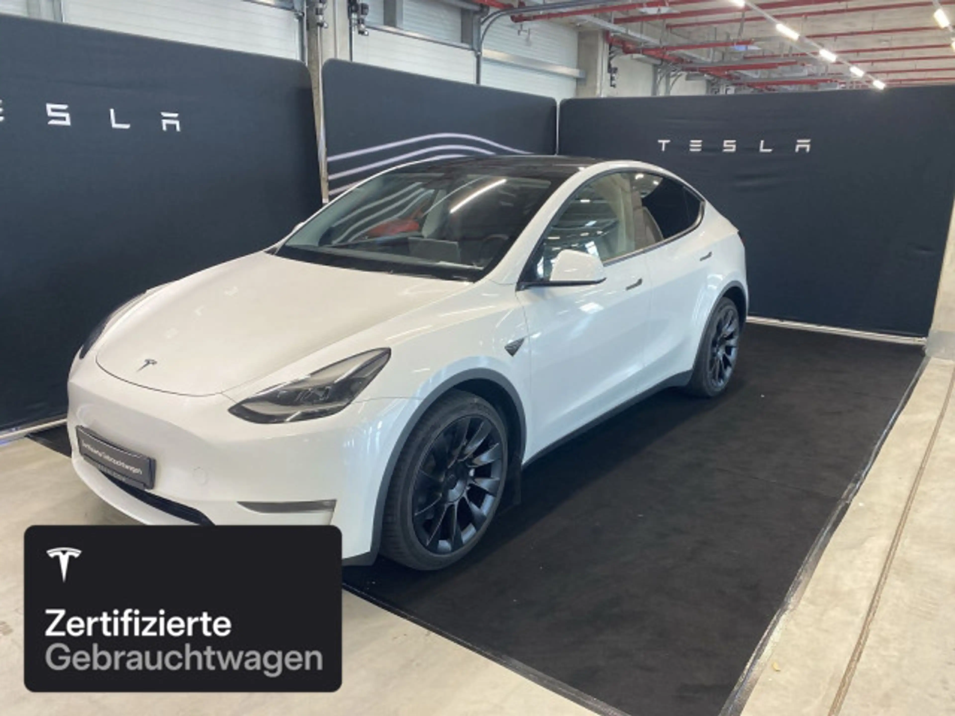 Tesla Model Y Long Range AWD — photo 2