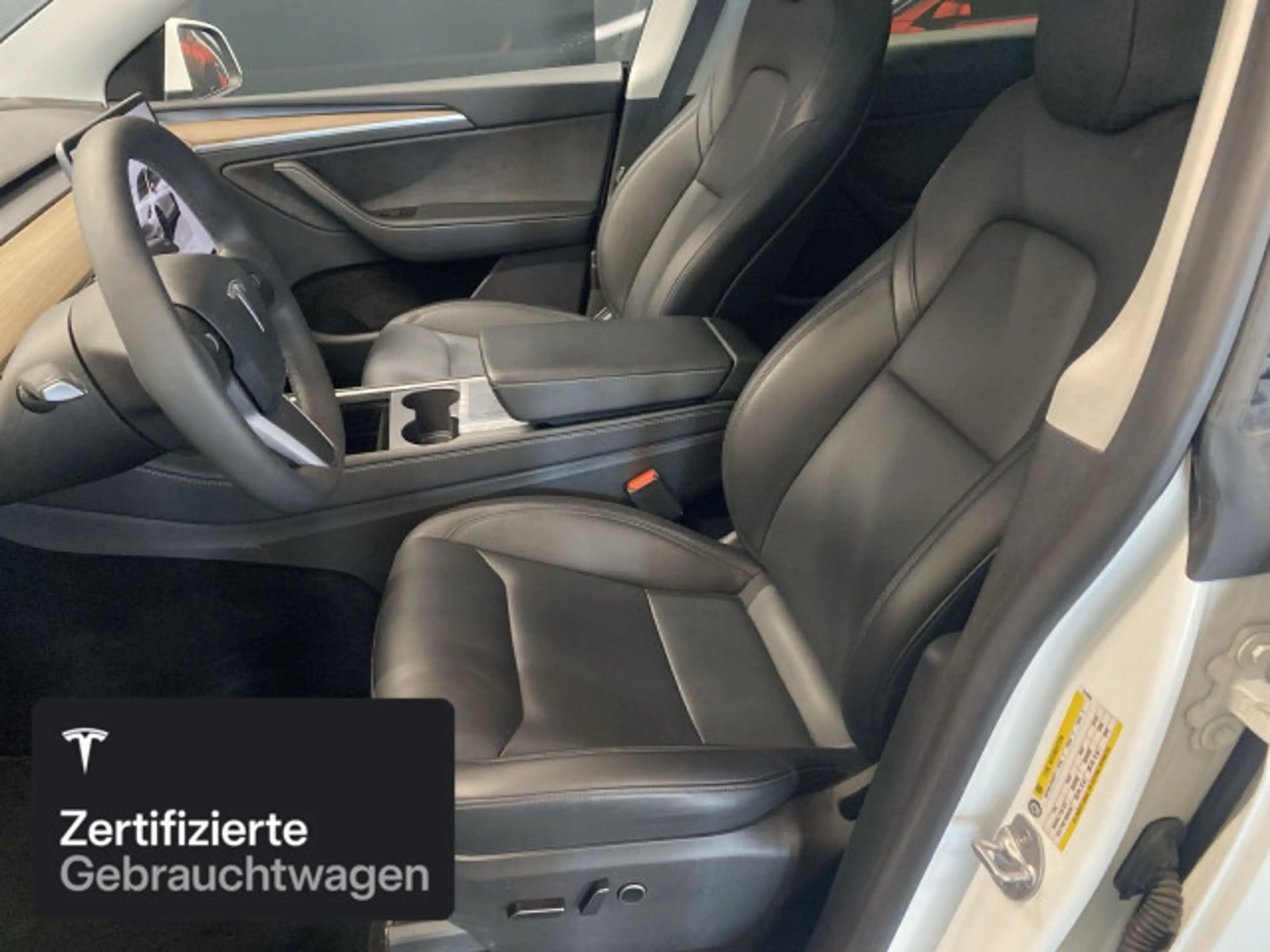 Tesla Model Y Long Range AWD — photo 10