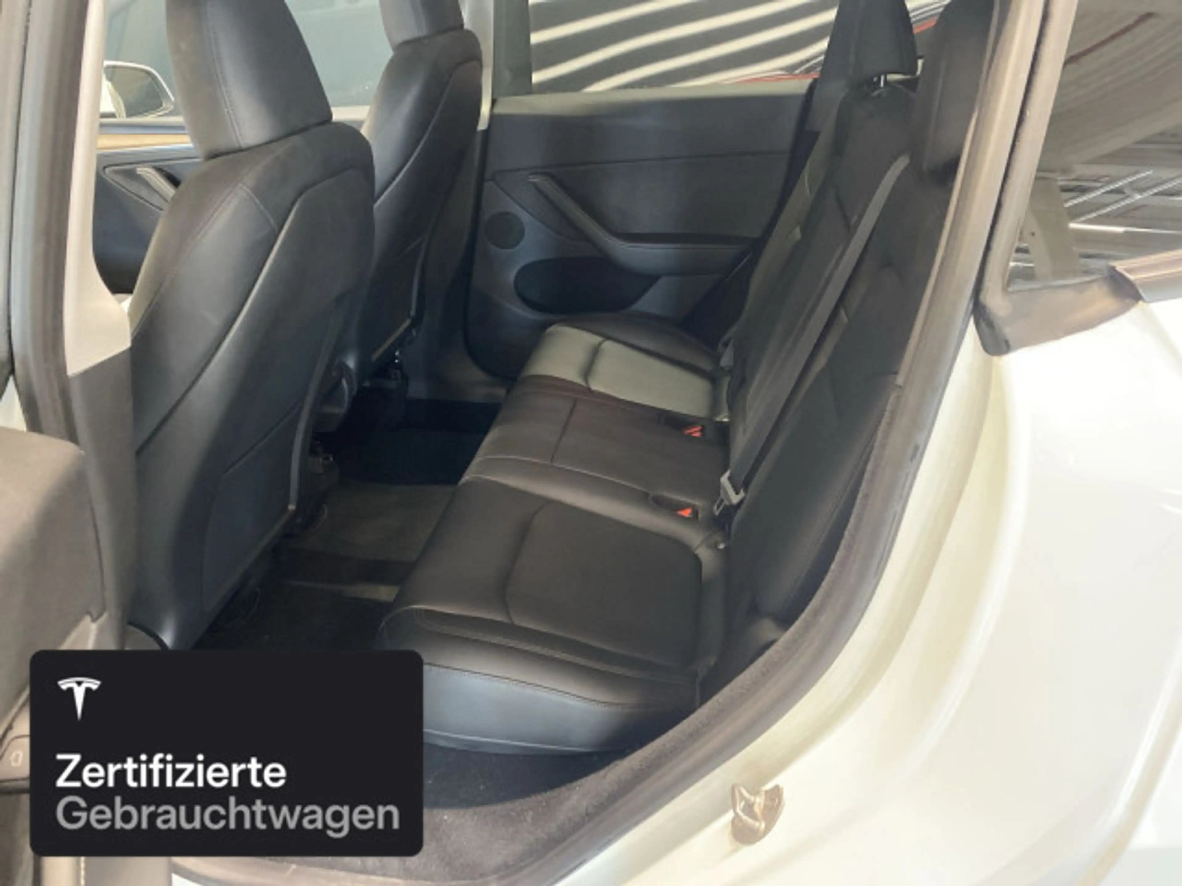 Tesla Model Y Long Range AWD — photo 12