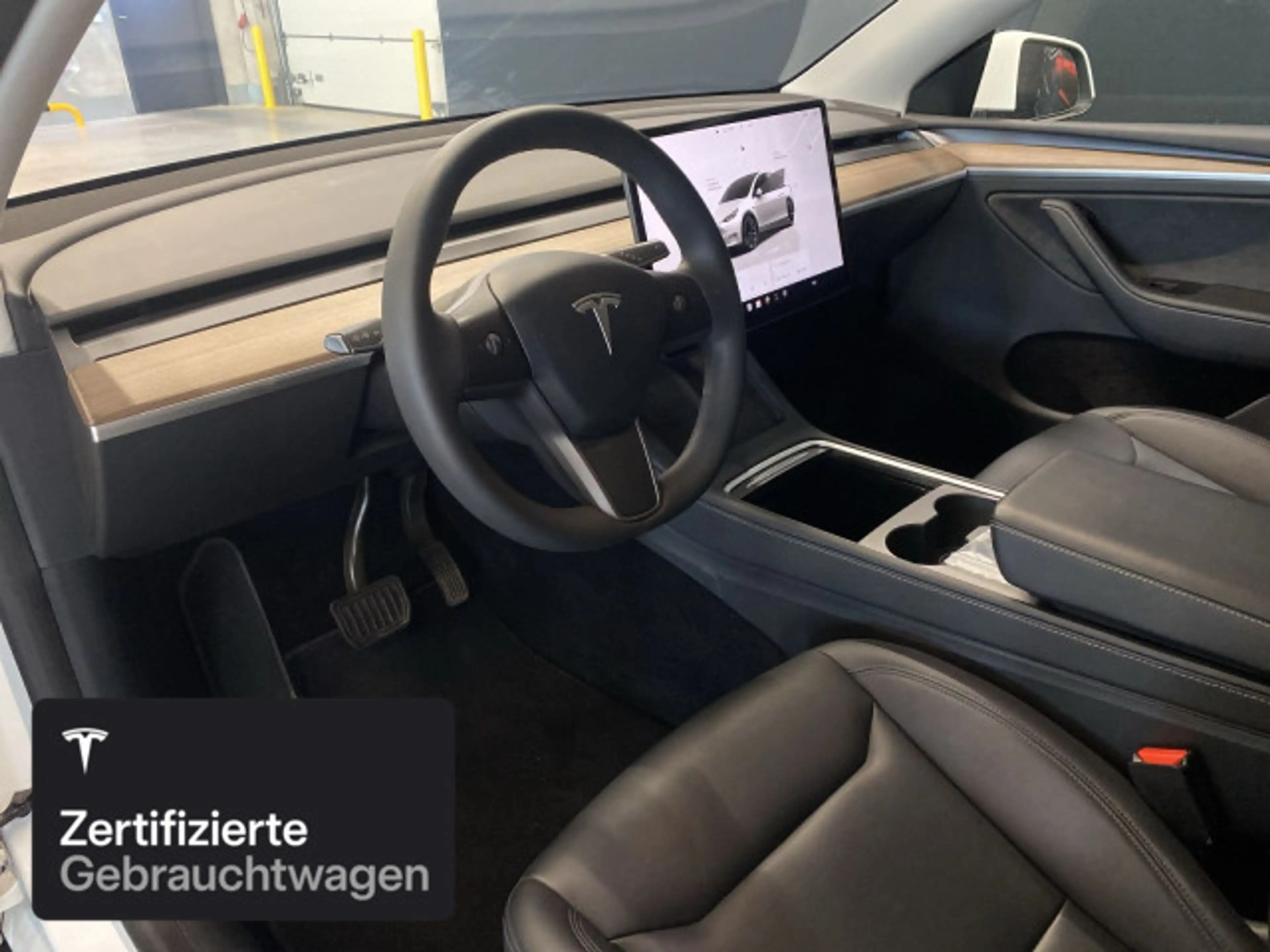 Tesla Model Y Long Range AWD — photo 11