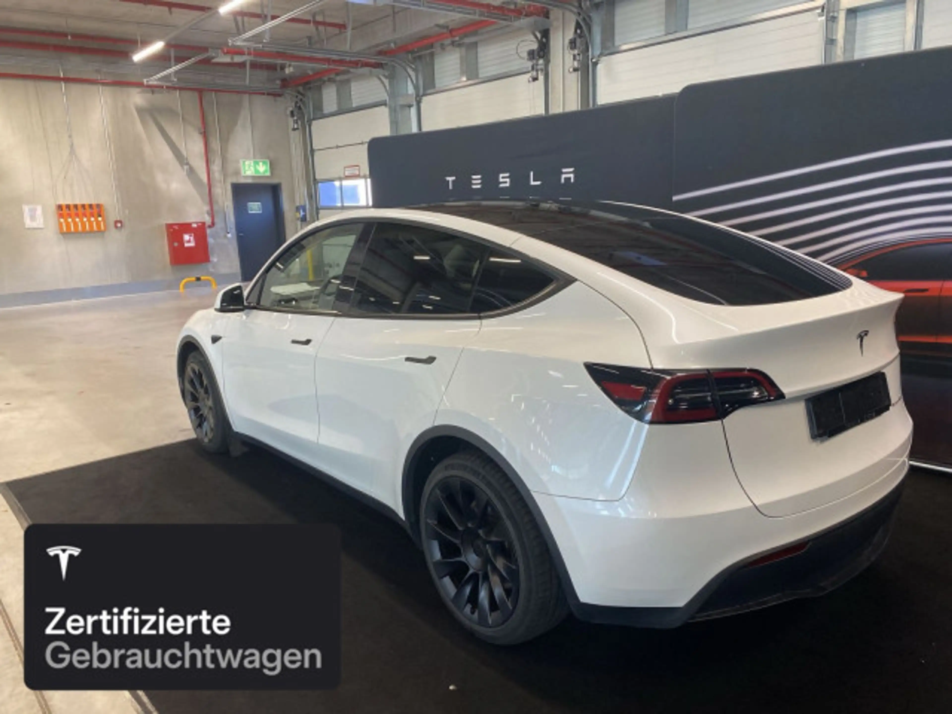 Tesla Model Y Long Range AWD — photo 5