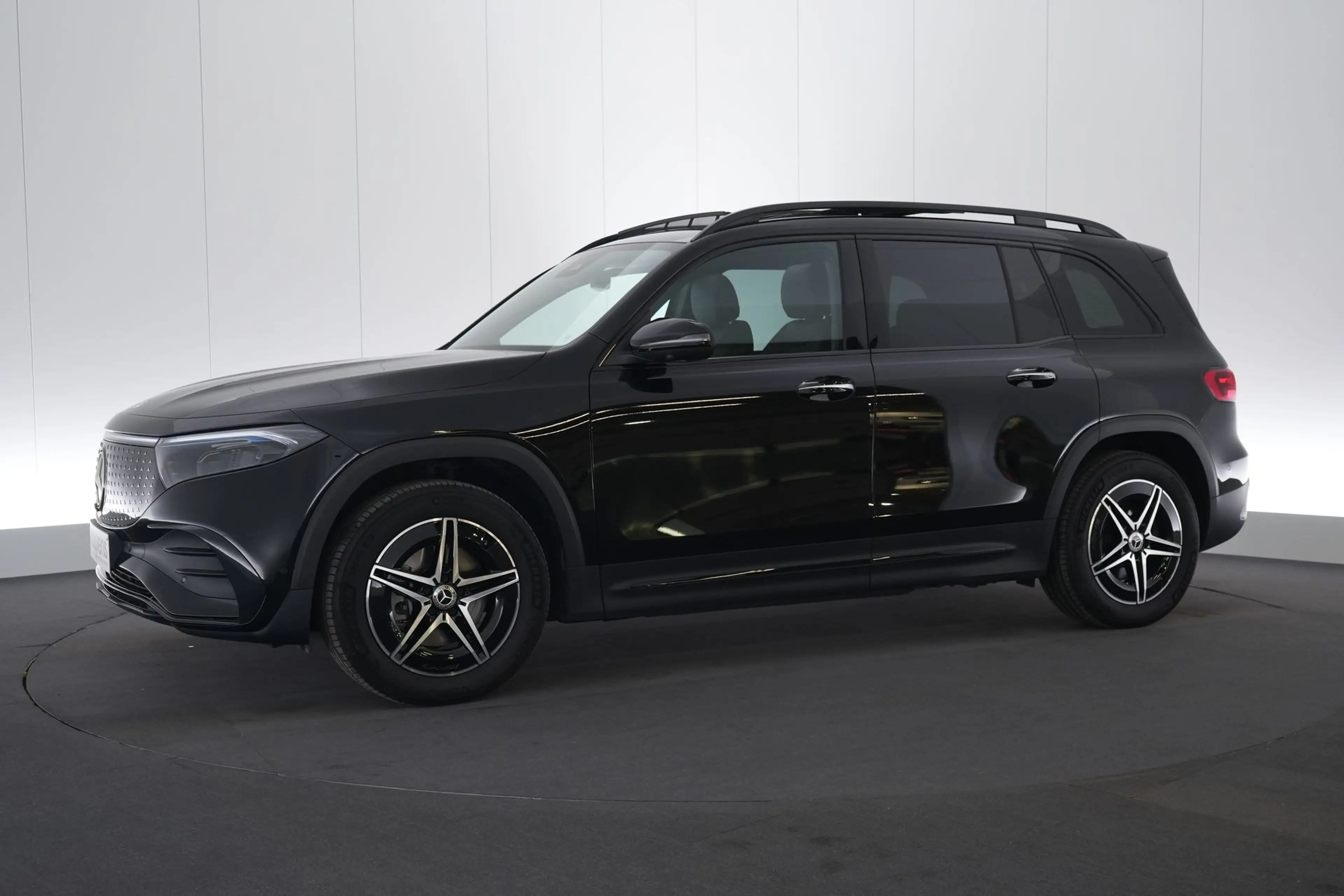 Mercedes-Benz EQB 250 250+ AMG Line Night LEDER/ALCANTARA LED GPS PDC 36 — photo 12