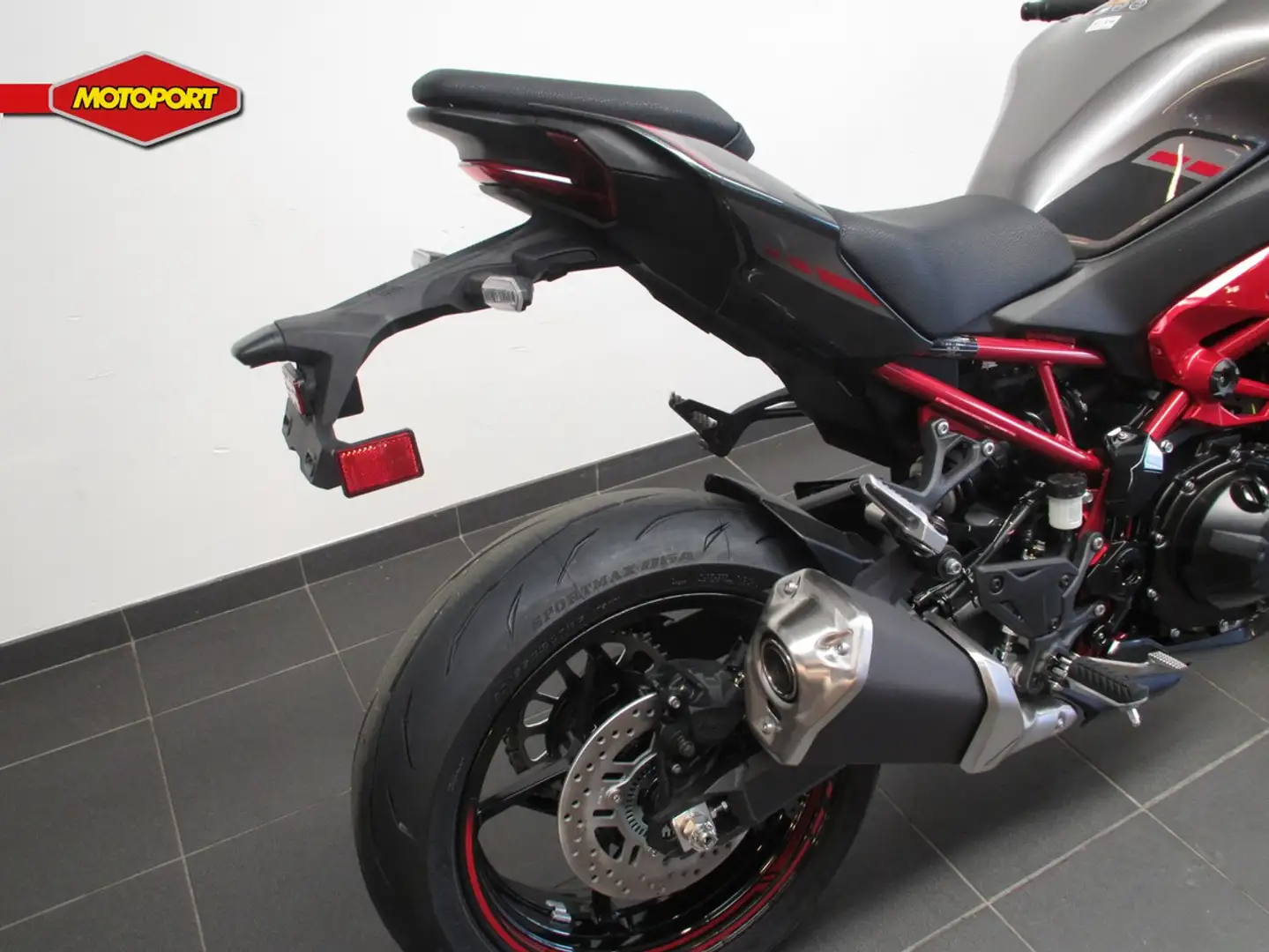 Kawasaki Z 900 70KW Rood - 2