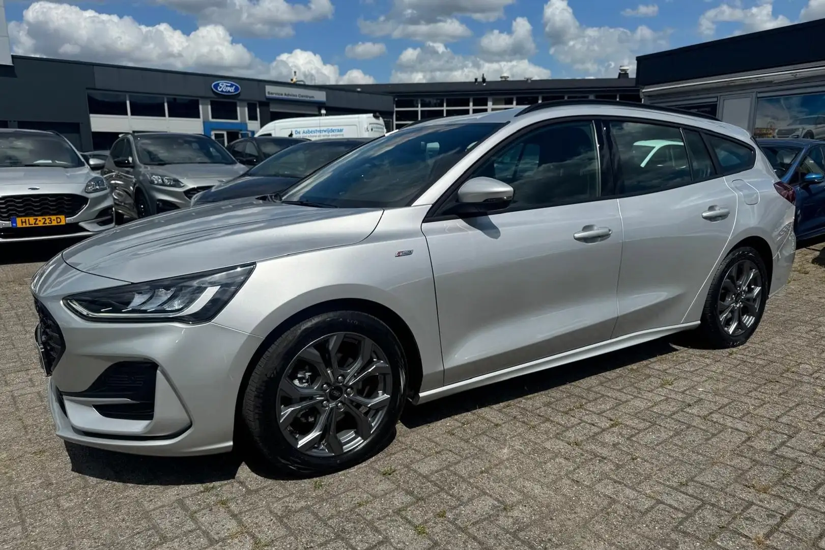 Ford Focus Wagon 1.0 EcoBoost Hybrid ST Line | Automaat Grijs - 2