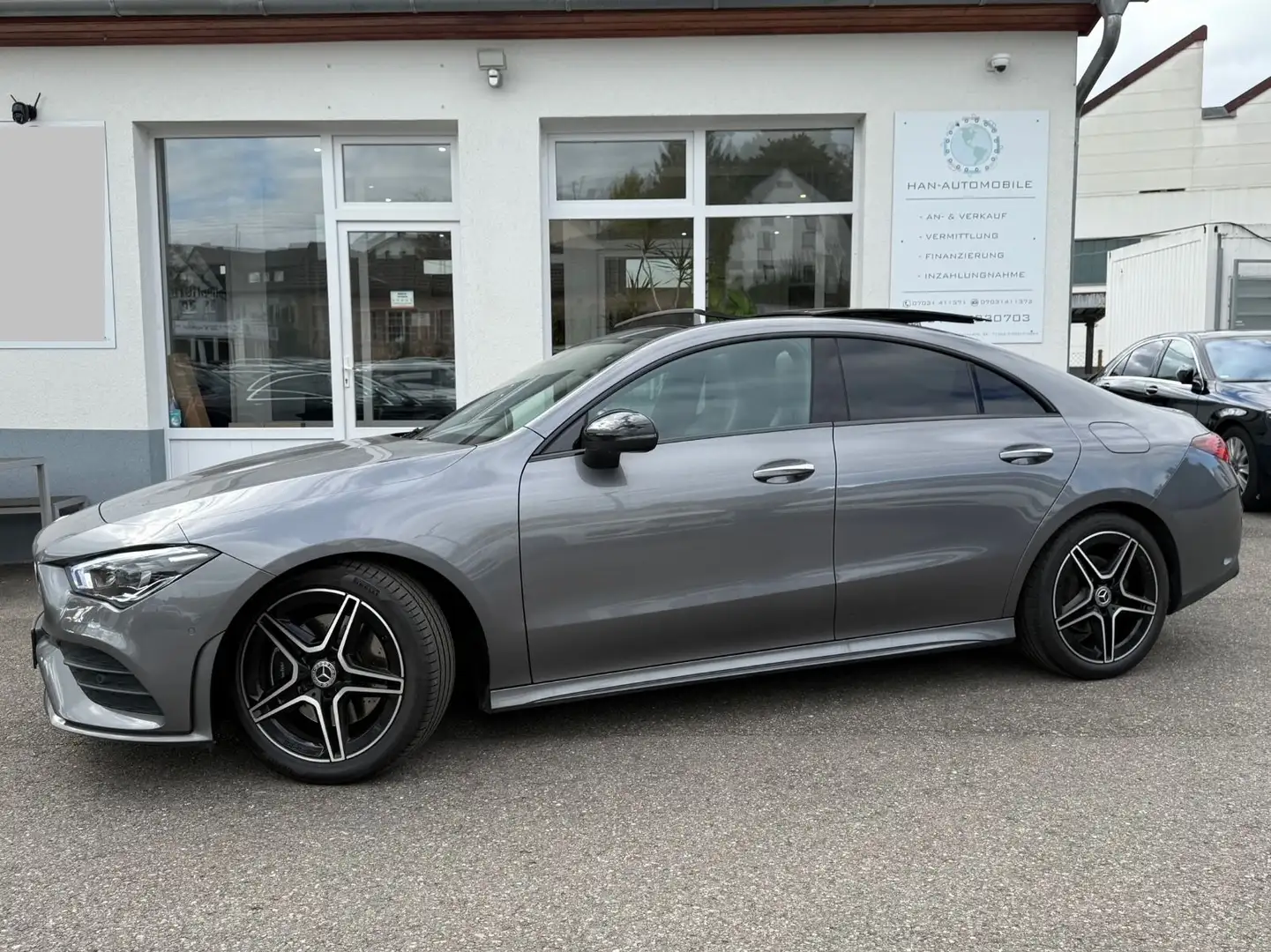Mercedes-Benz CLA 220 d 4Matic AMG-Line*Night-Paket+Pano+Keyyl Grau - 1