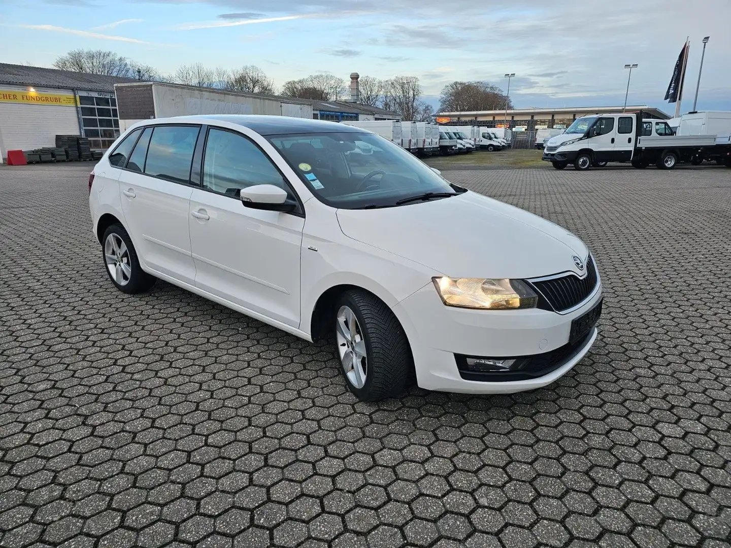 Skoda Rapid/Spaceback CLEVER/PANO/APPLE/ANDRO Weiß - 1