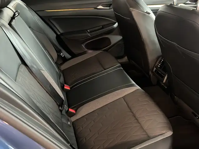 Volkswagen Golf view 8