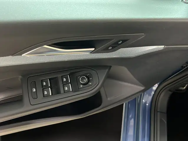 Volkswagen Golf view 4
