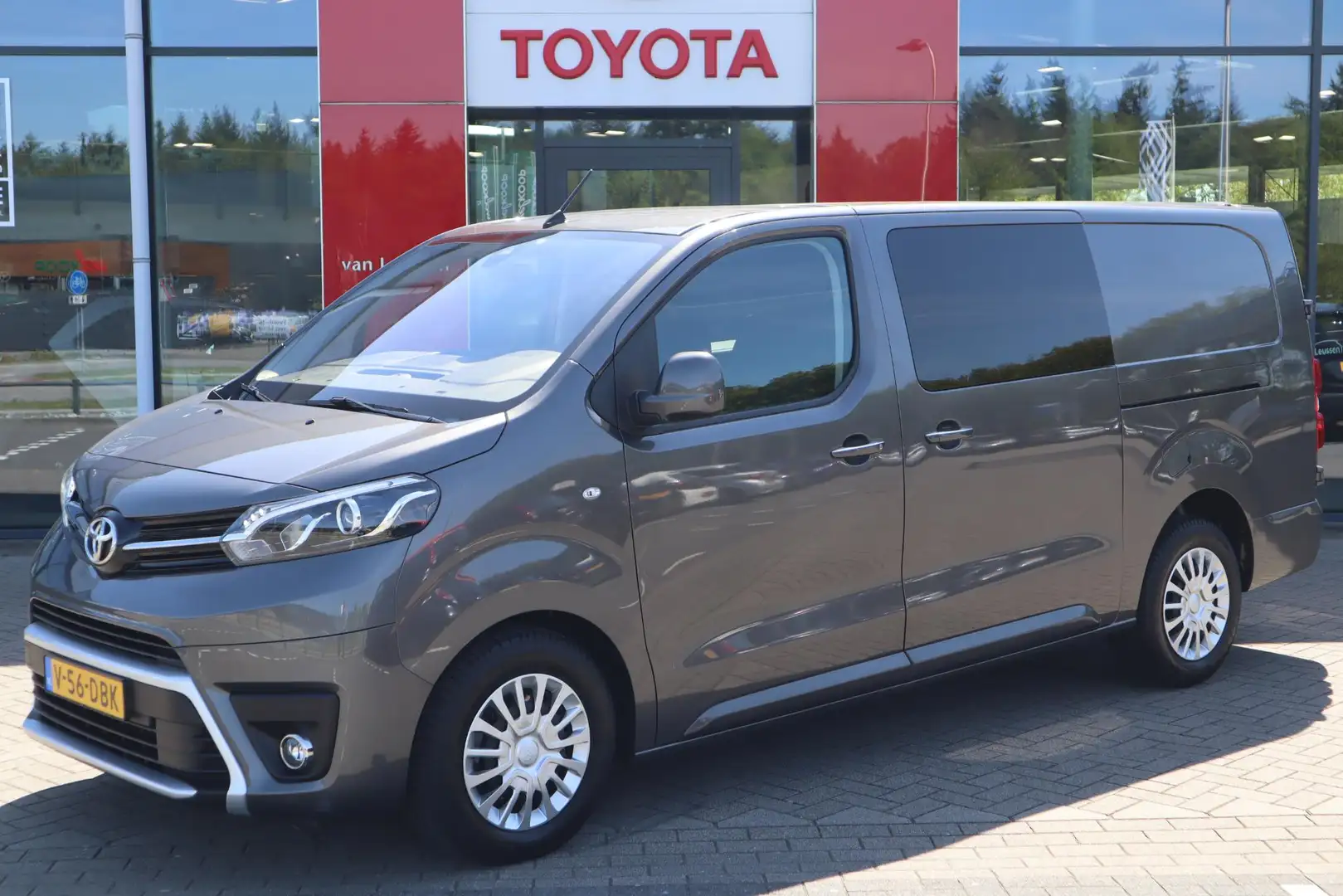 Toyota Proace Long Worker Dubbel Cabine 2.0 D-4D 177PK PROFESSIO Grijs - 1