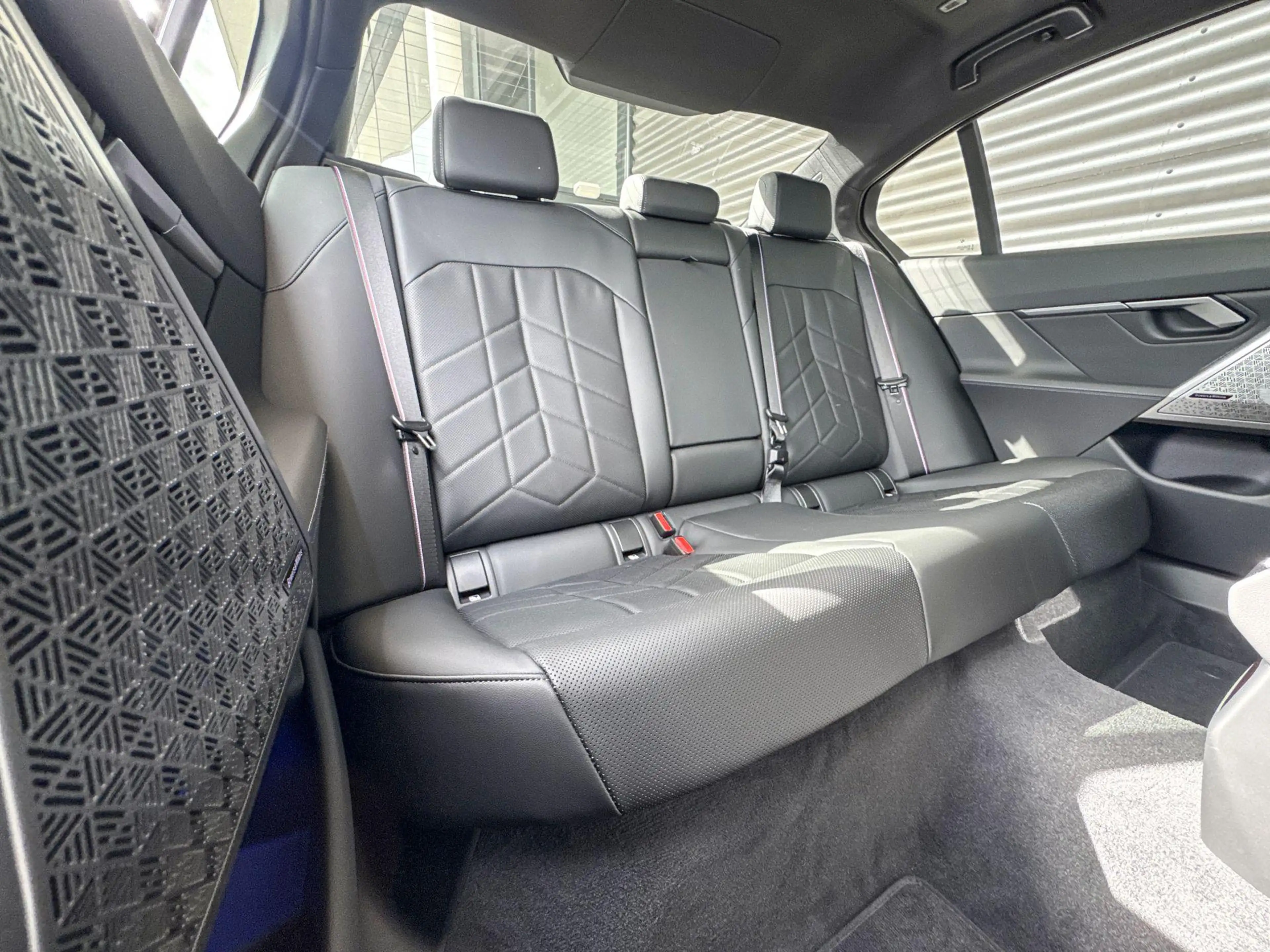 BMW i5 M60 xDrive 84 kWh — photo 8
