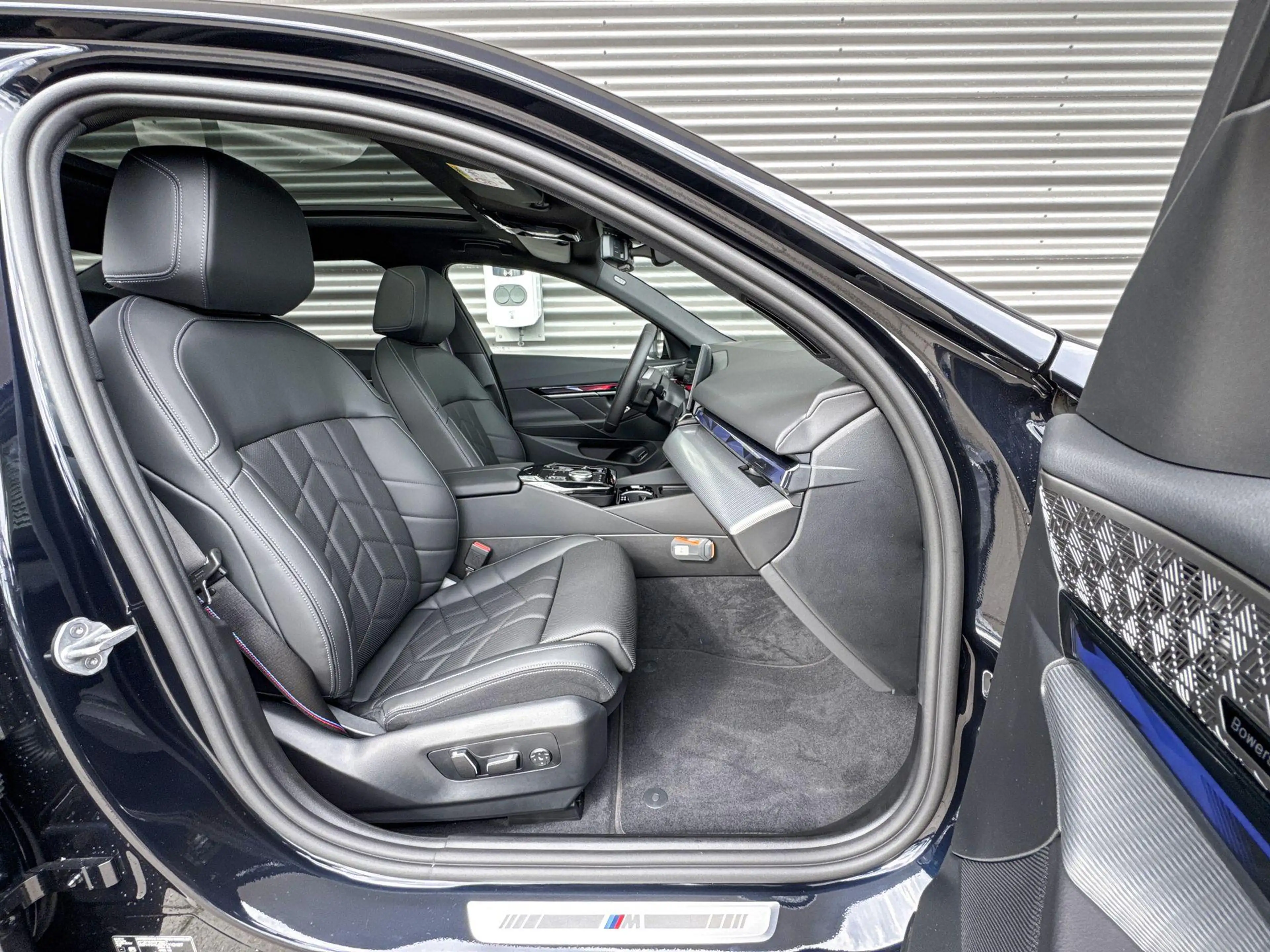 BMW i5 M60 xDrive 84 kWh — photo 6