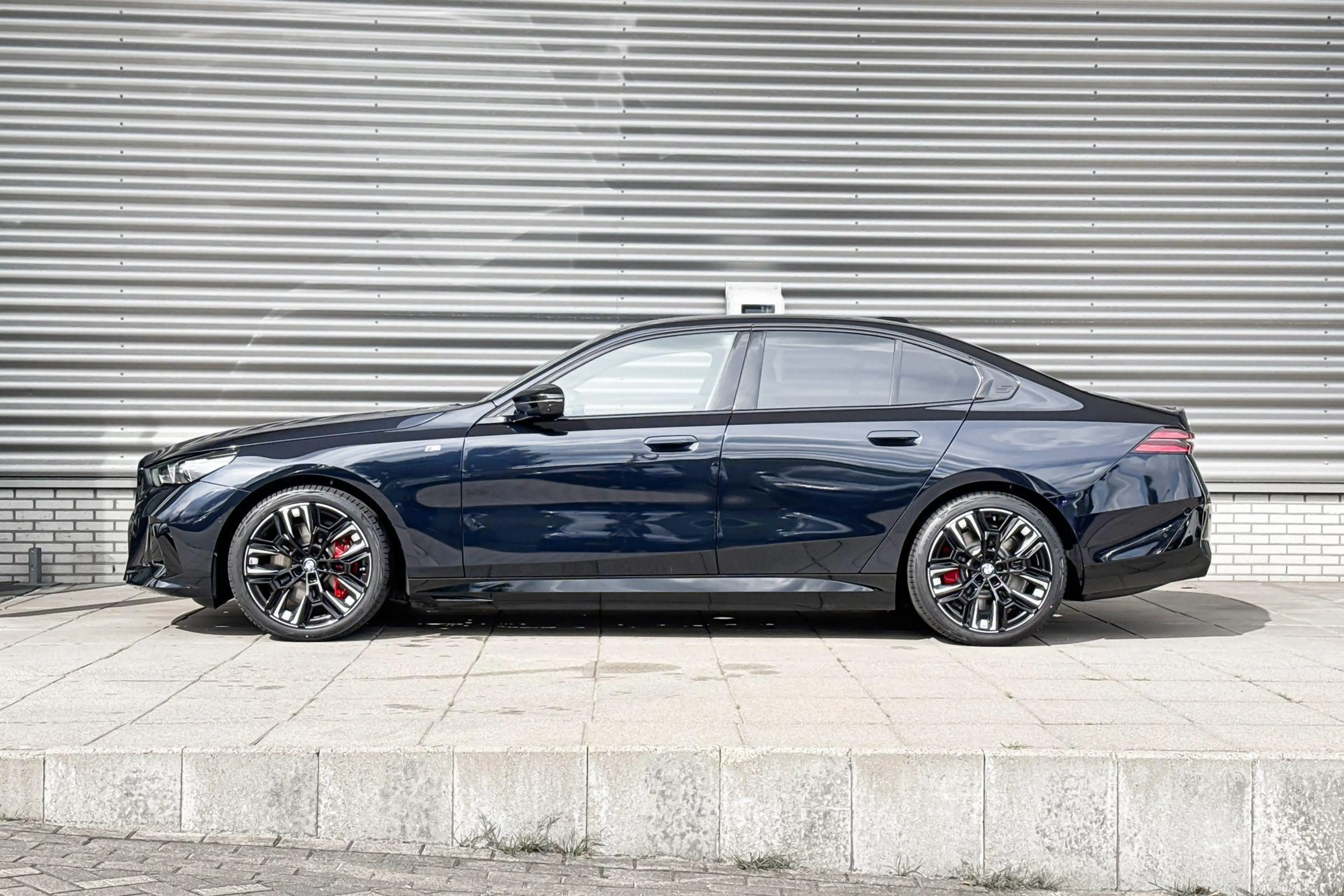 BMW i5 M60 xDrive 84 kWh — photo 2