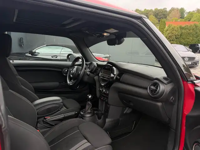 Mini Cooper view 13