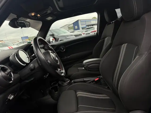 Mini Cooper view 11