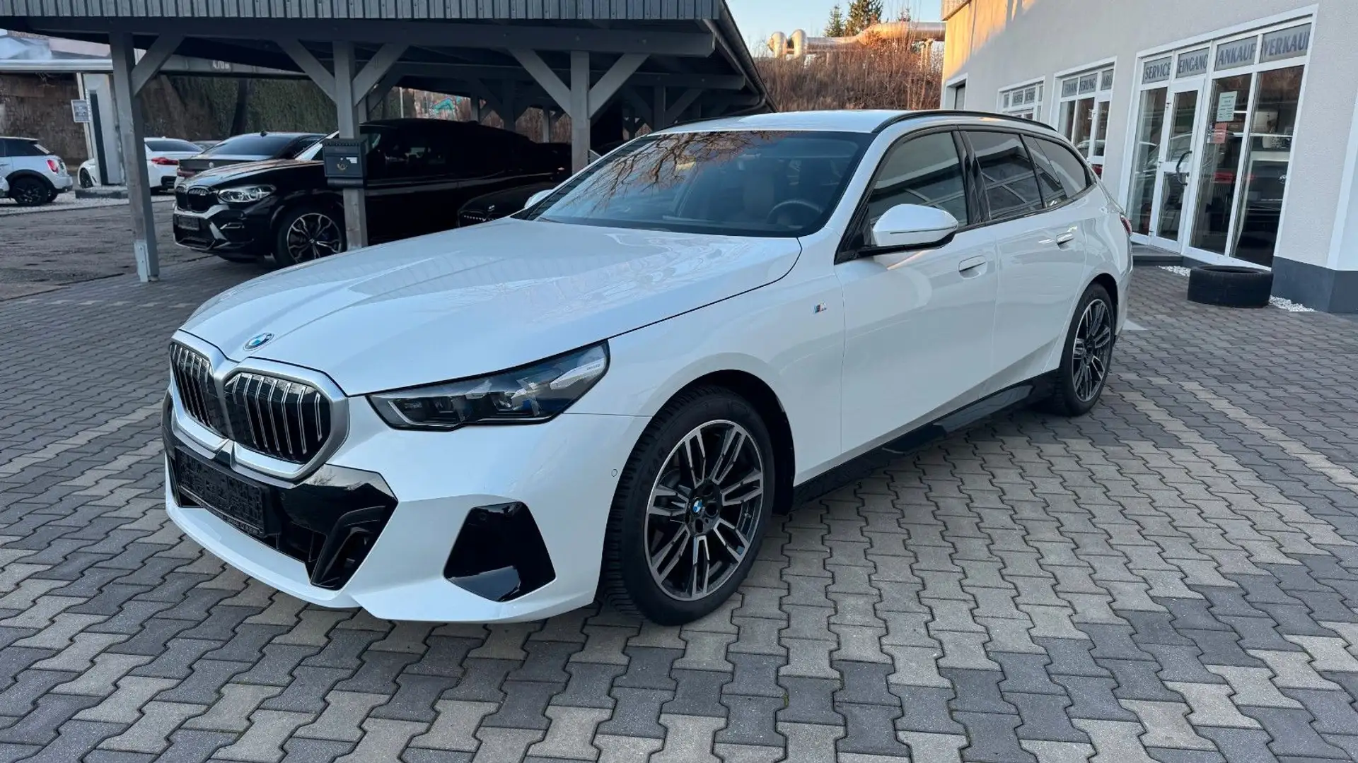 BMW 520 i M Sport AHK Driv Assis Plus Park Assis Pro Weiß - 2