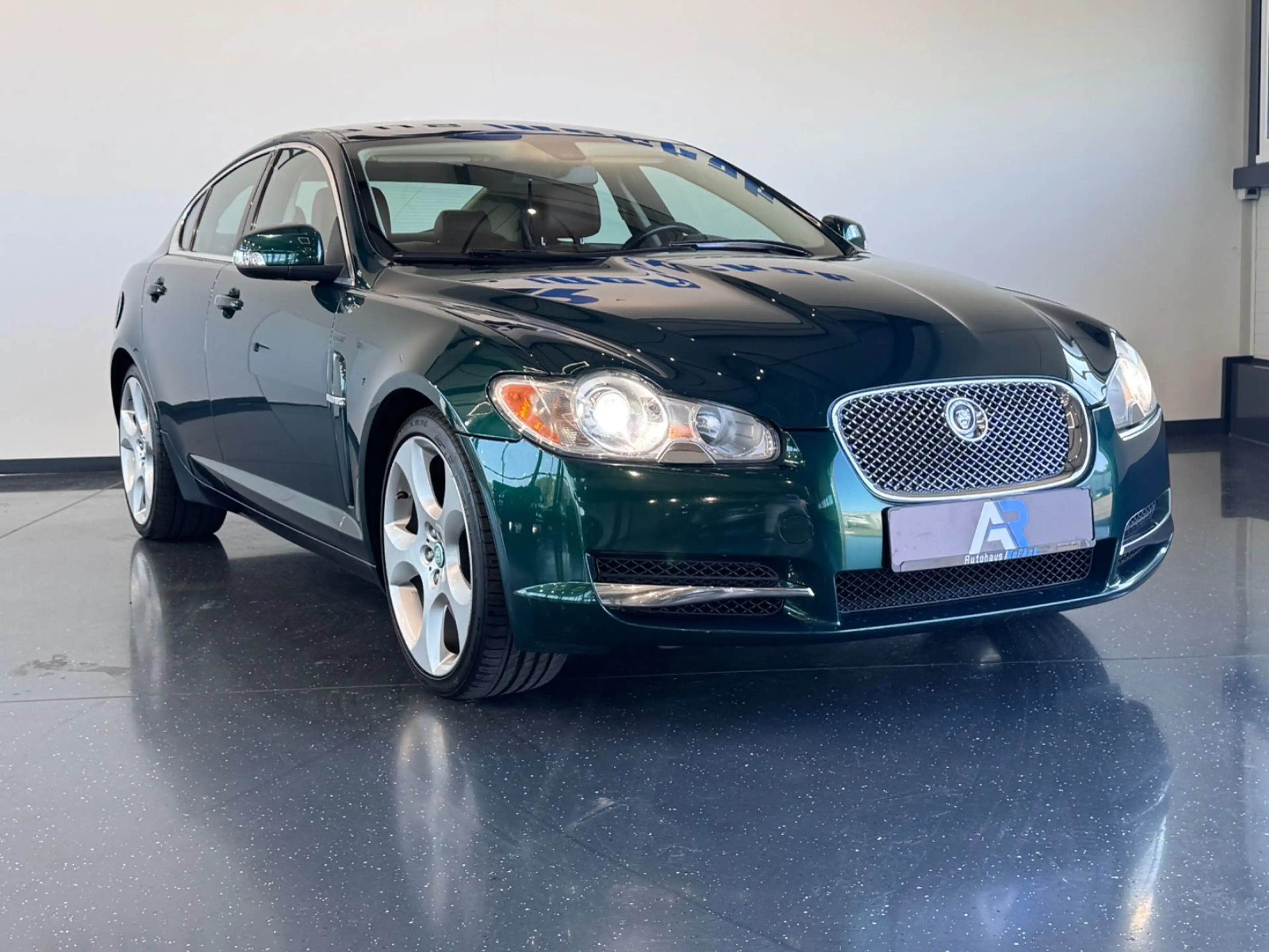 Jaguar XF 4.2 V8 Super*SPORT ABGAS*LEDER*SHZ*TOP ZUSTAN — photo 11