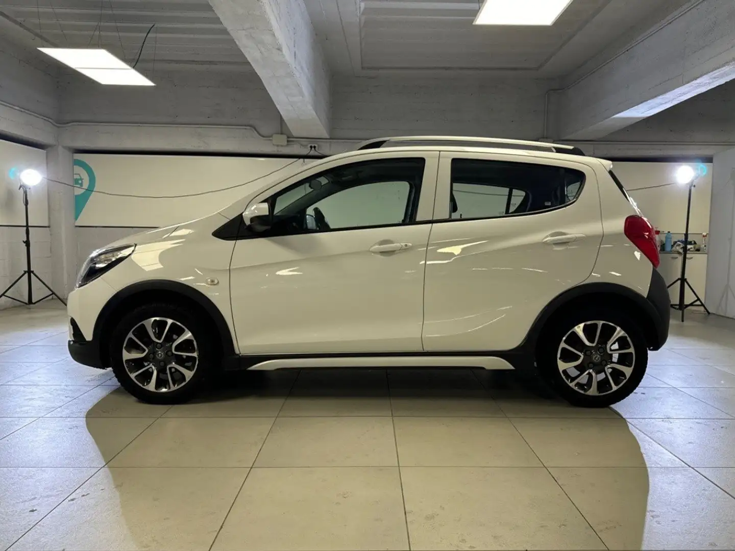 Opel Karl 1.0 73cv Rocks MT5 Bianco - 2