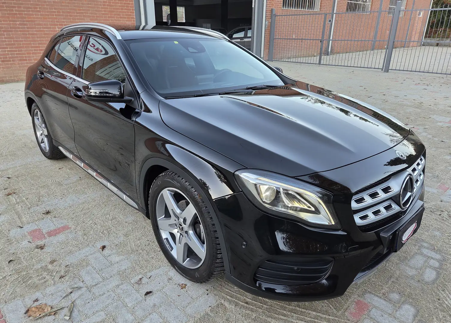 Mercedes-Benz GLA 180 GLA 180 Sport auto AMG Line 122cv Nero - 2
