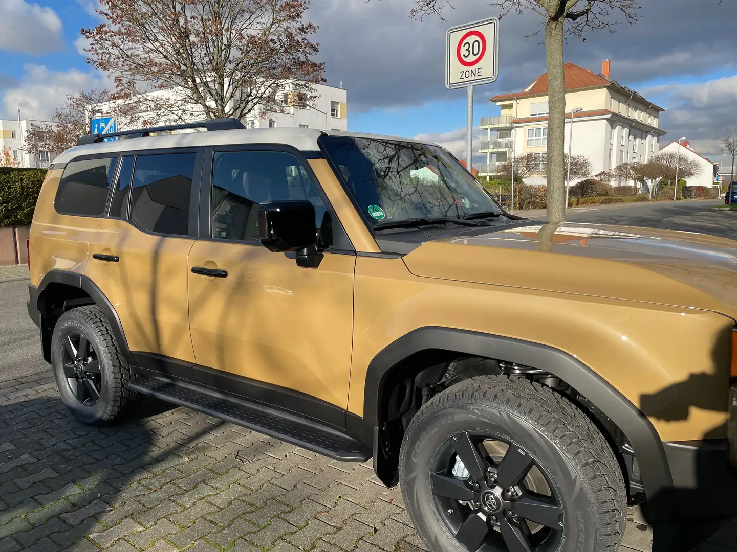 Toyota Land Cruiser Land Cruiser 2.8 D-4D Automatik First Edition Yellow - 1