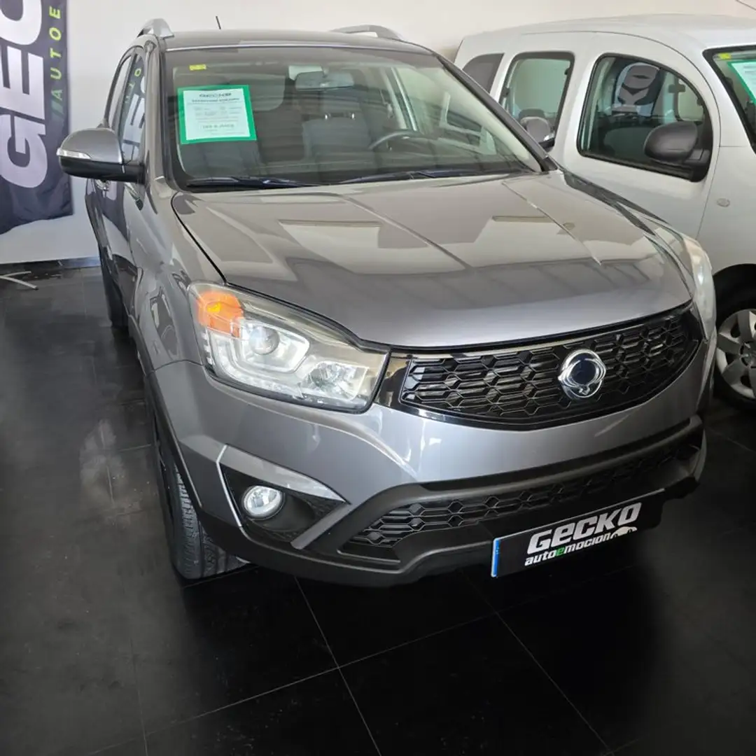 SsangYong Korando G20 Line 4x2 Gris - 2