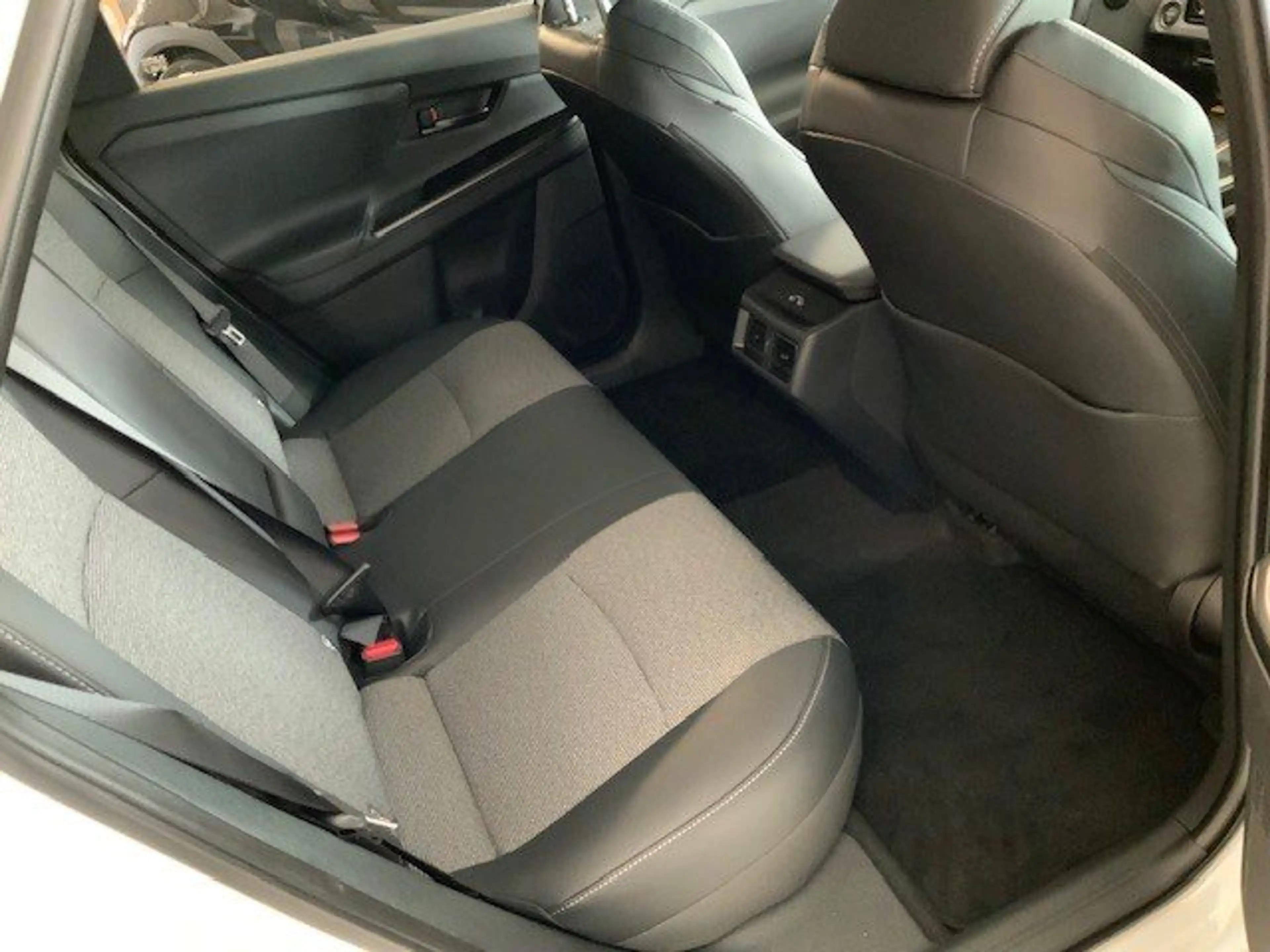 Toyota bZ4X FWD Active Drive 2WD Gewerbewochenaktion — photo 9